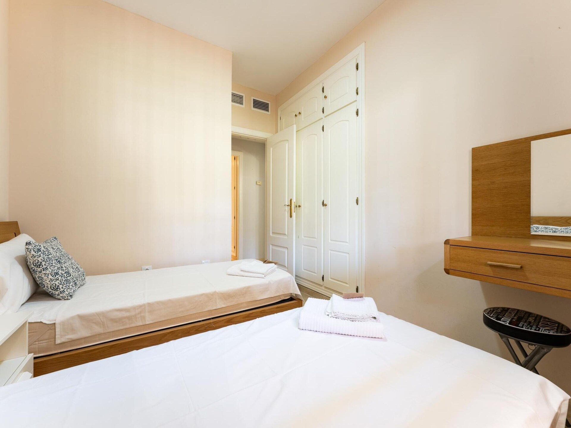 Licht appartement aan de golfbaan met zwembad, op 1,5 km van het strand - foto 18