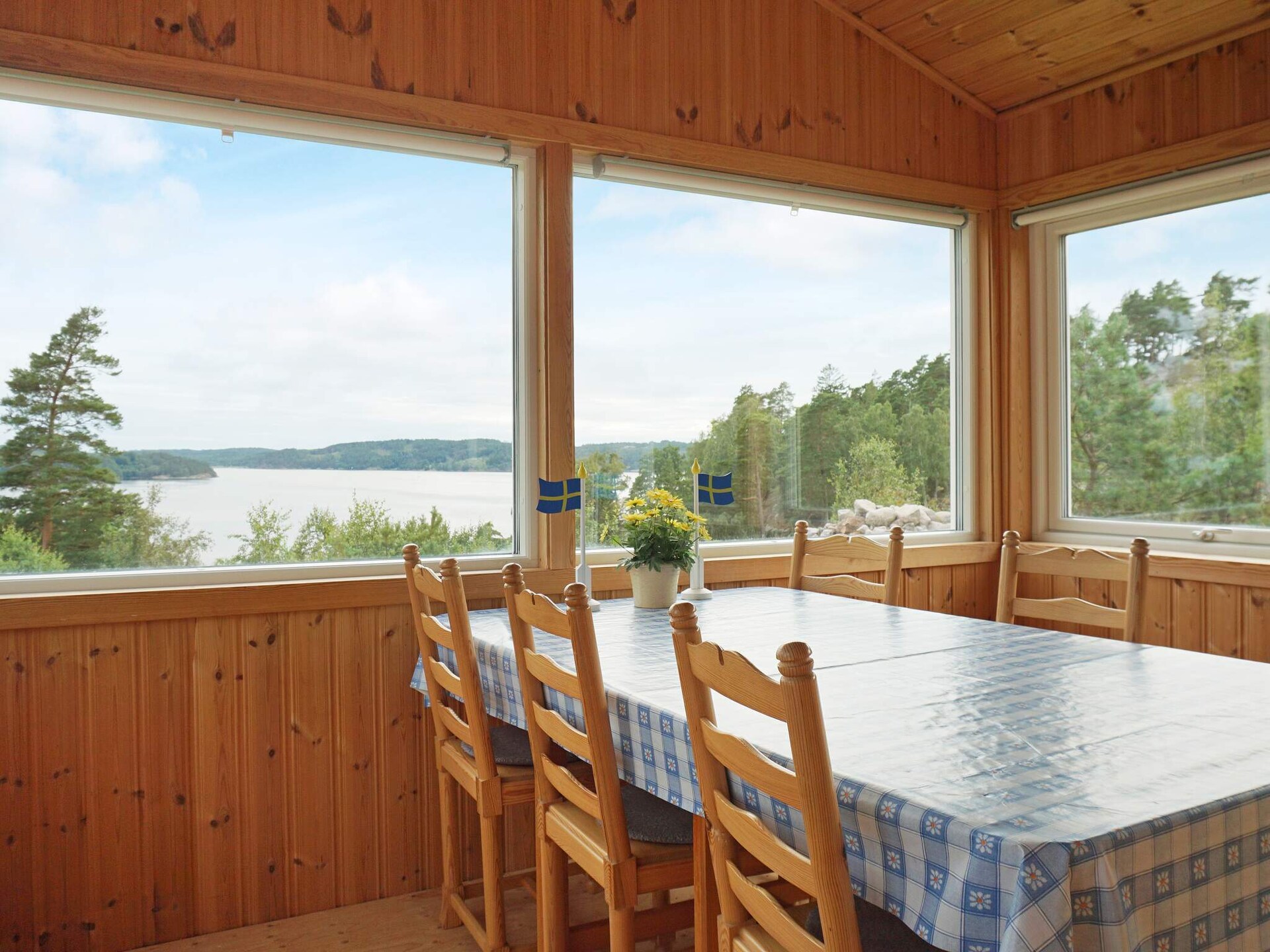 Zweeds vakantiehuis met panoramisch fjordzicht bij kindvriendelijk zandstrand - foto 11