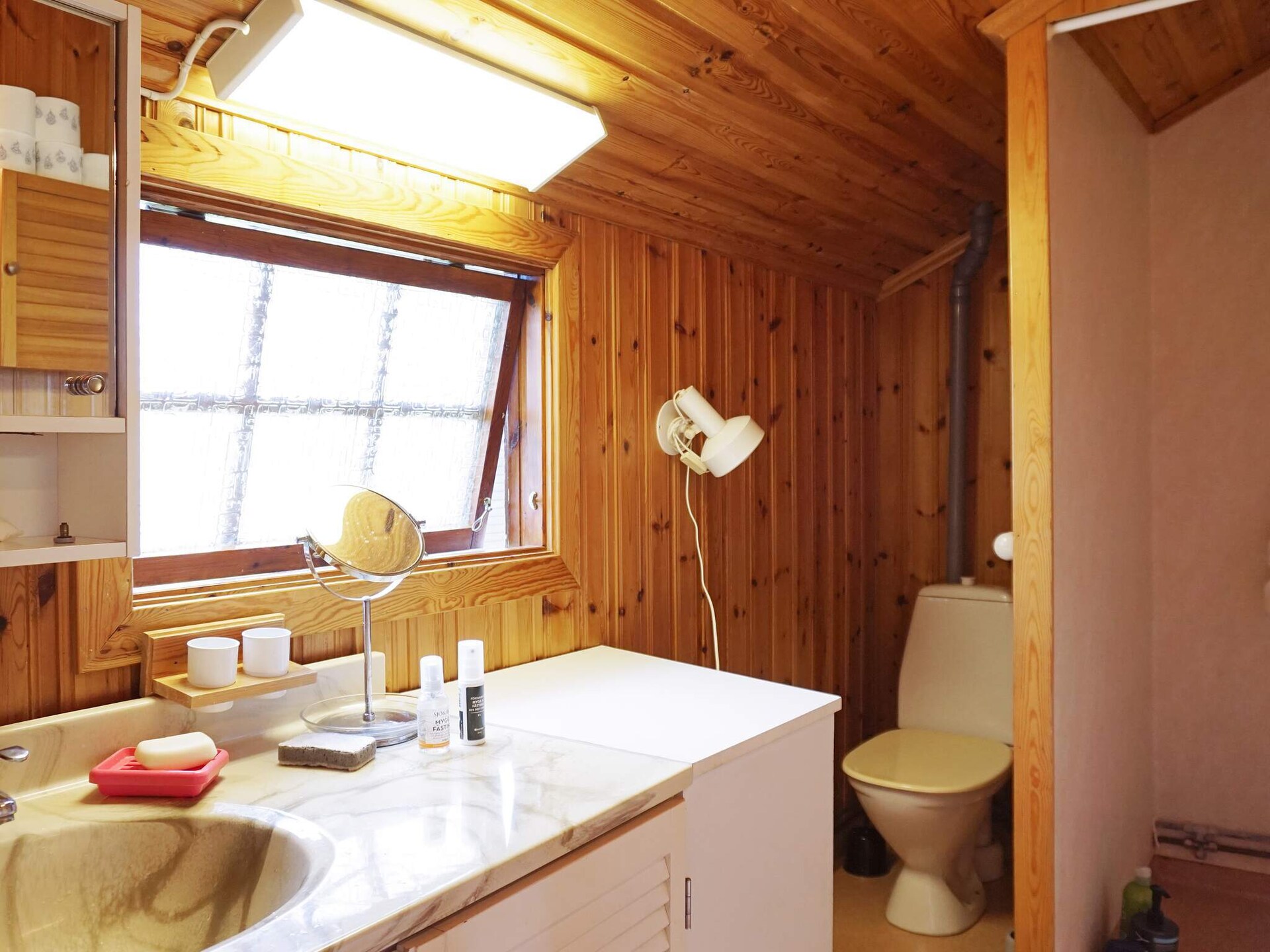 Zweeds vakantiehuis met panoramisch fjordzicht bij kindvriendelijk zandstrand - foto 14