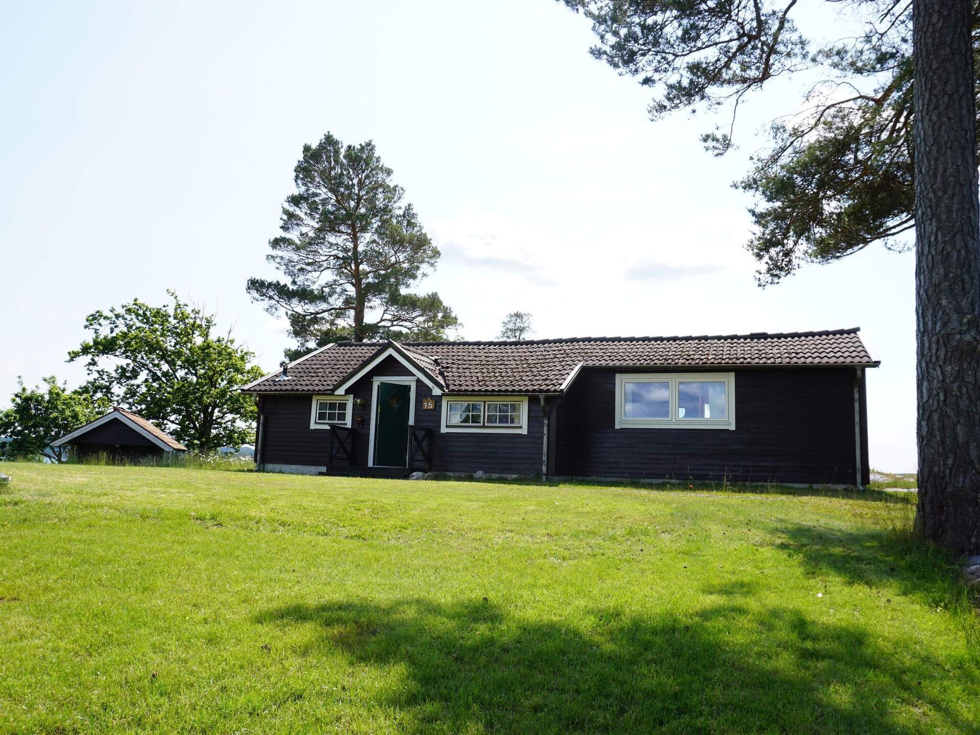 Zweeds vakantiehuis met panoramisch fjordzicht bij kindvriendelijk zandstrand - foto 2