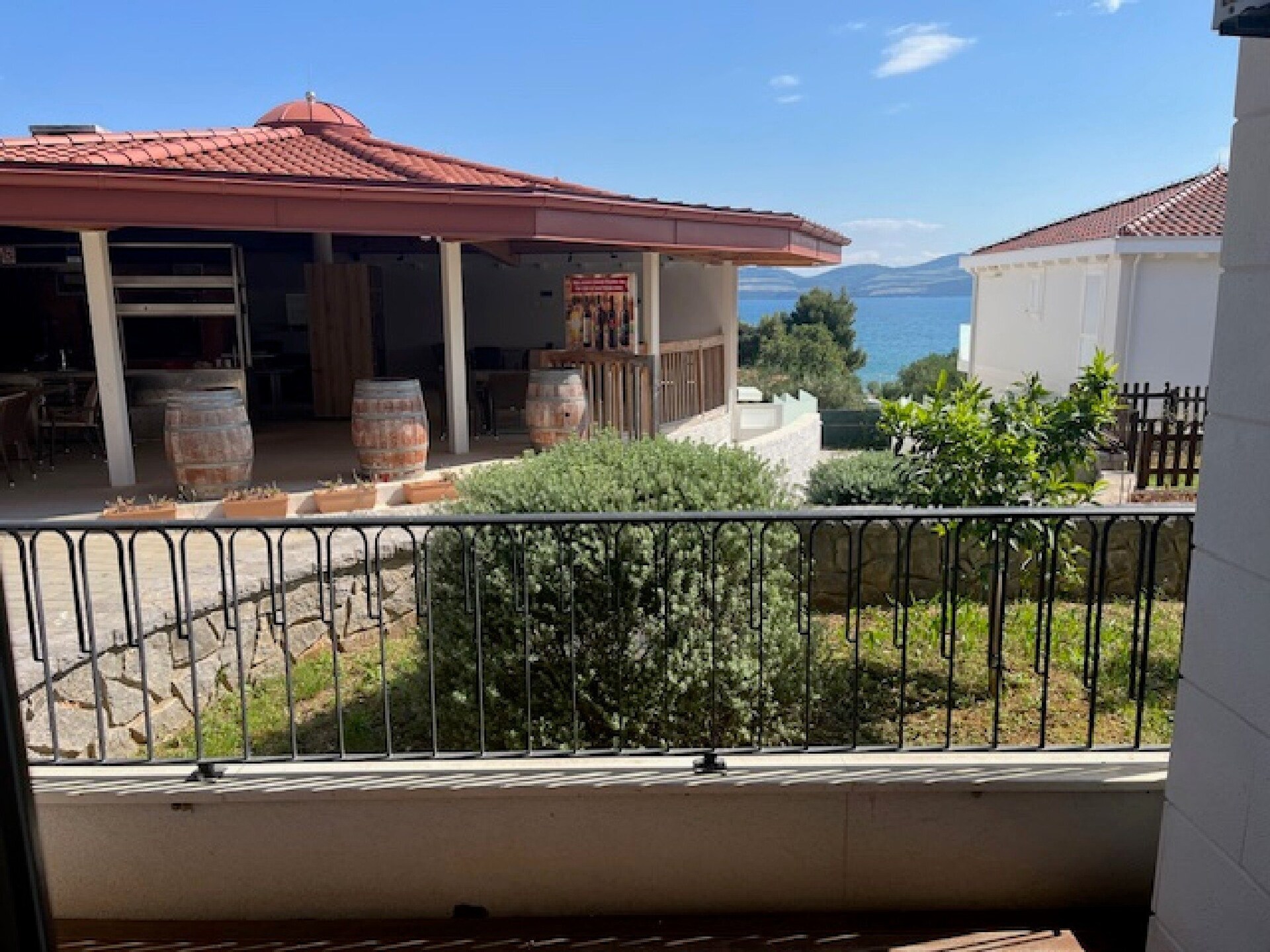 Knus appartement met terras en zwembad op 100m van zee in Drače - foto 16
