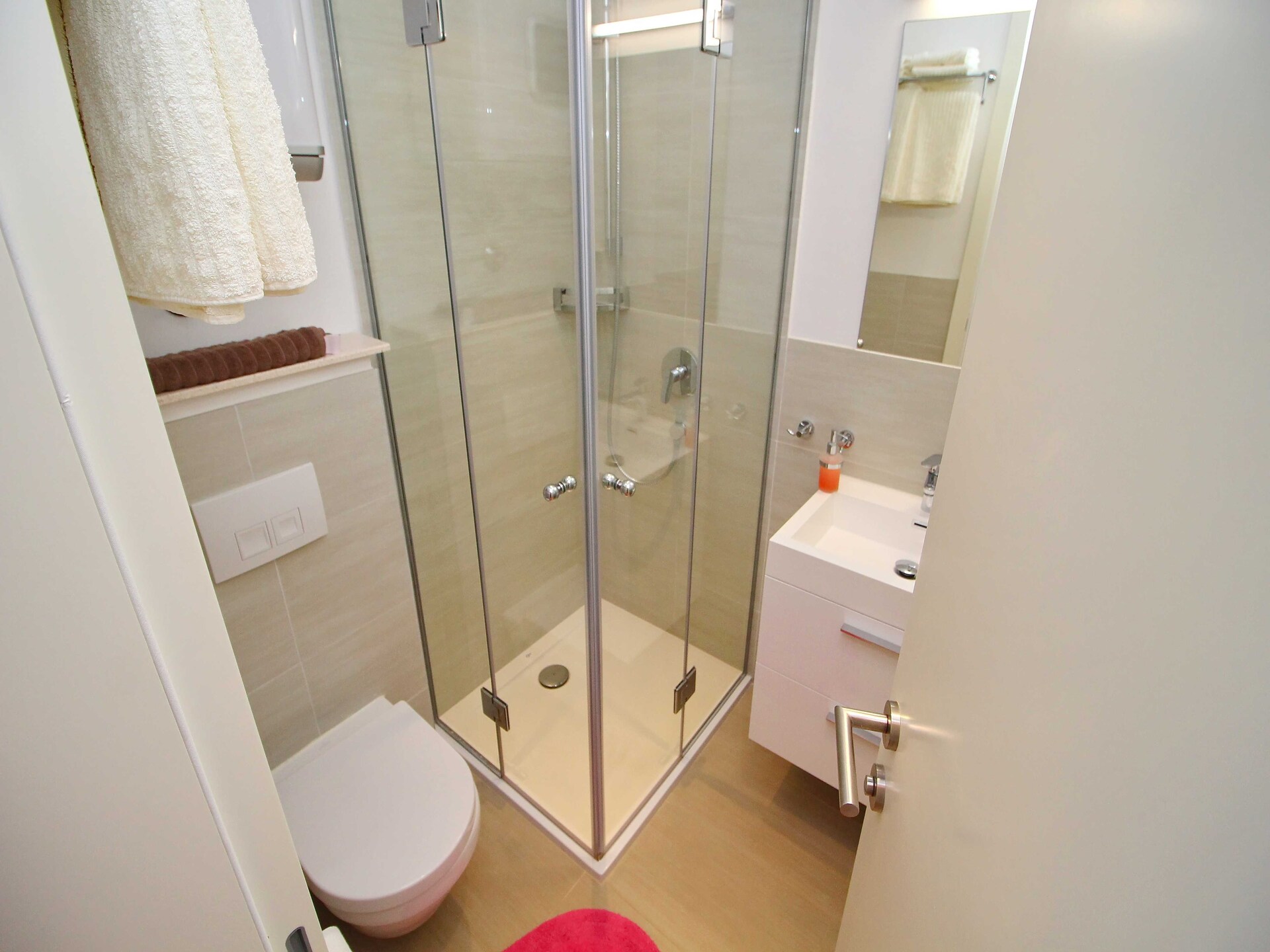 Knus appartement met terras en zwembad op 100m van zee in Drače - foto 12