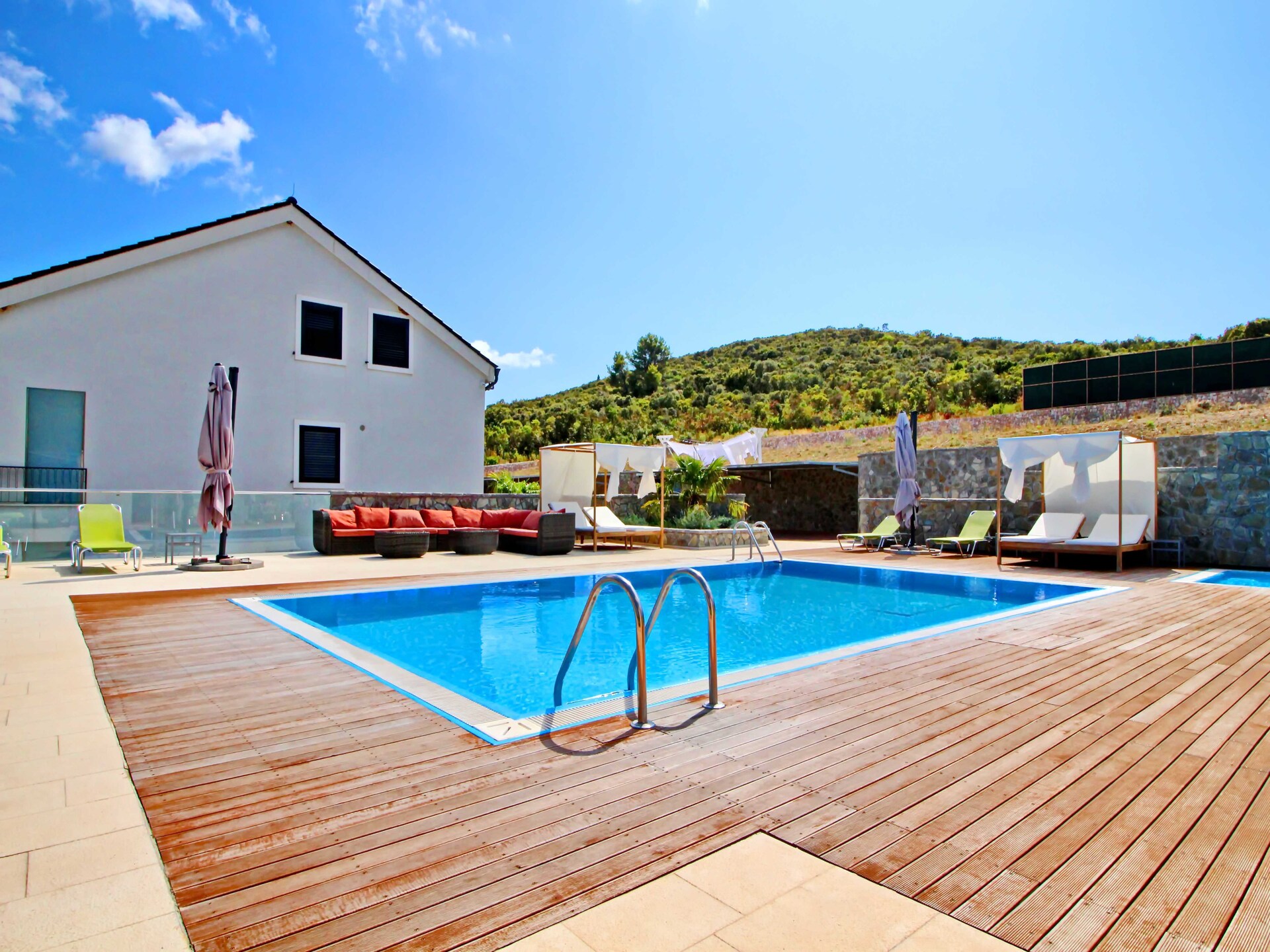 Knus appartement met terras en zwembad op 100m van zee in Drače - foto 21