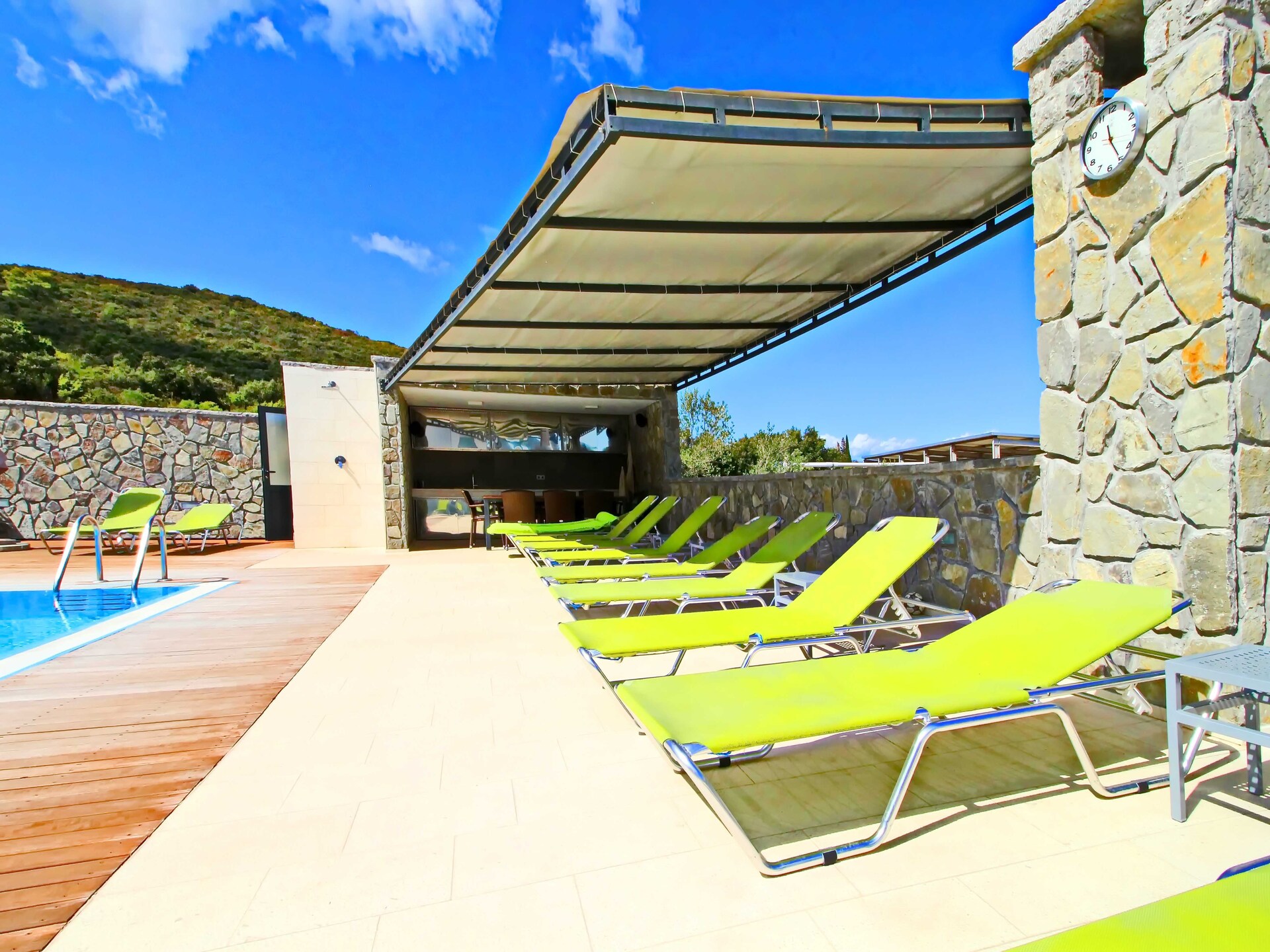 Knus appartement met terras en zwembad op 100m van zee in Drače - foto 18