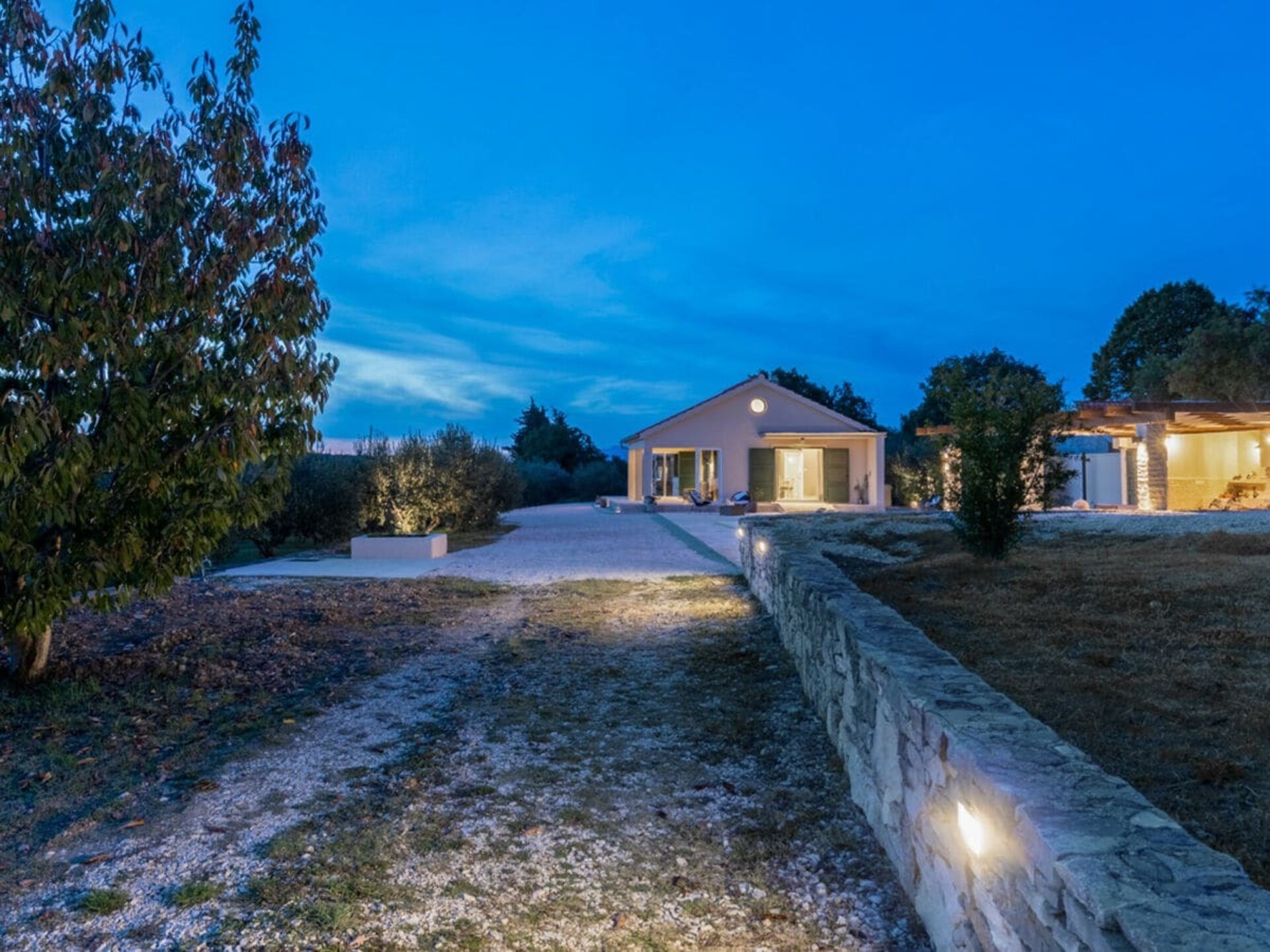 Moderne villa voor 4 in het rustige Donji Kašic, Dalmatië - foto 19