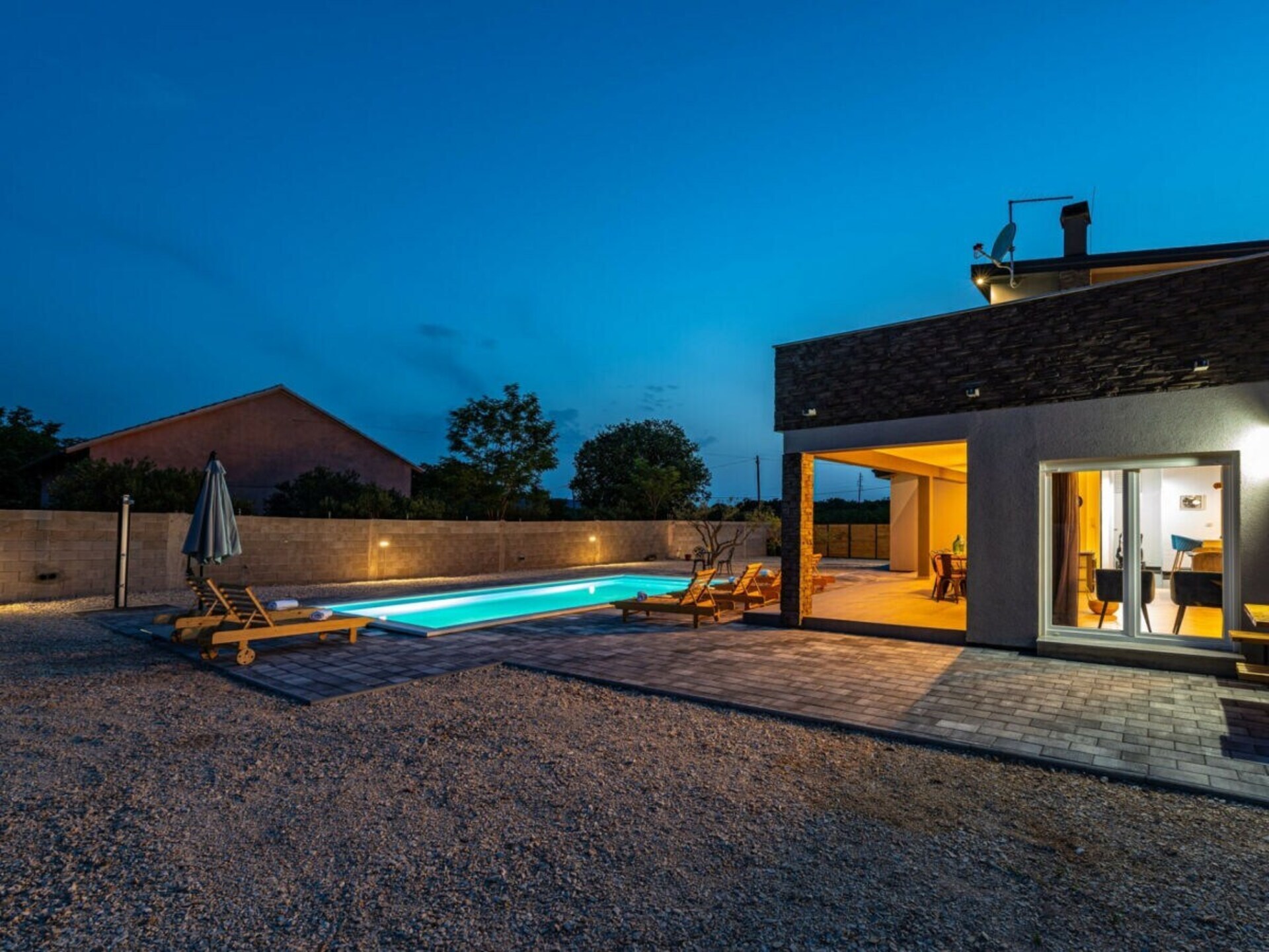Ruime villa voor 8 personen met zwembad nabij Stankovci, Dalmatië - foto 5