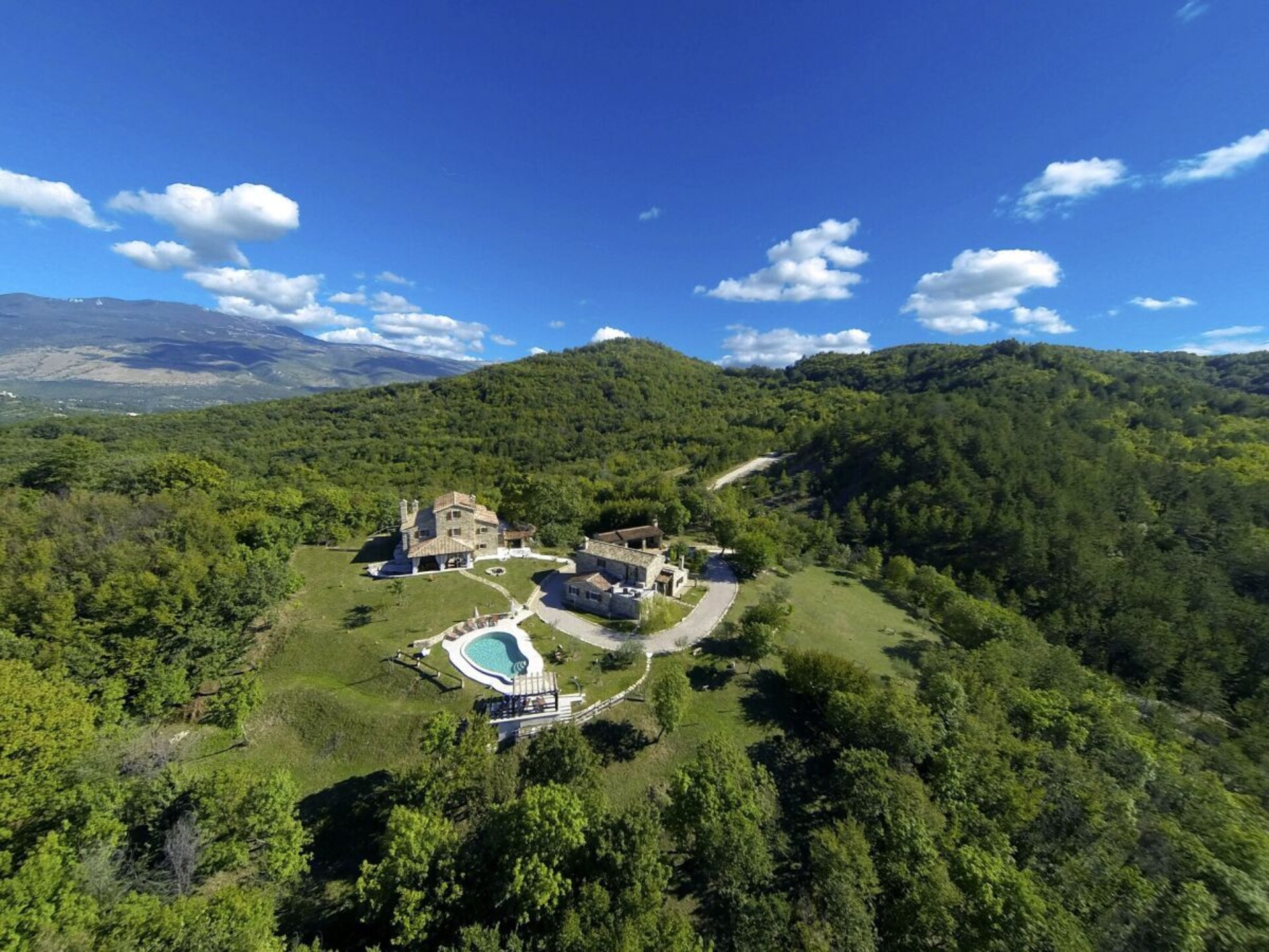 Luxe villa in Istrië voor 15 gasten met zwembad en panoramisch uitzicht - foto 1