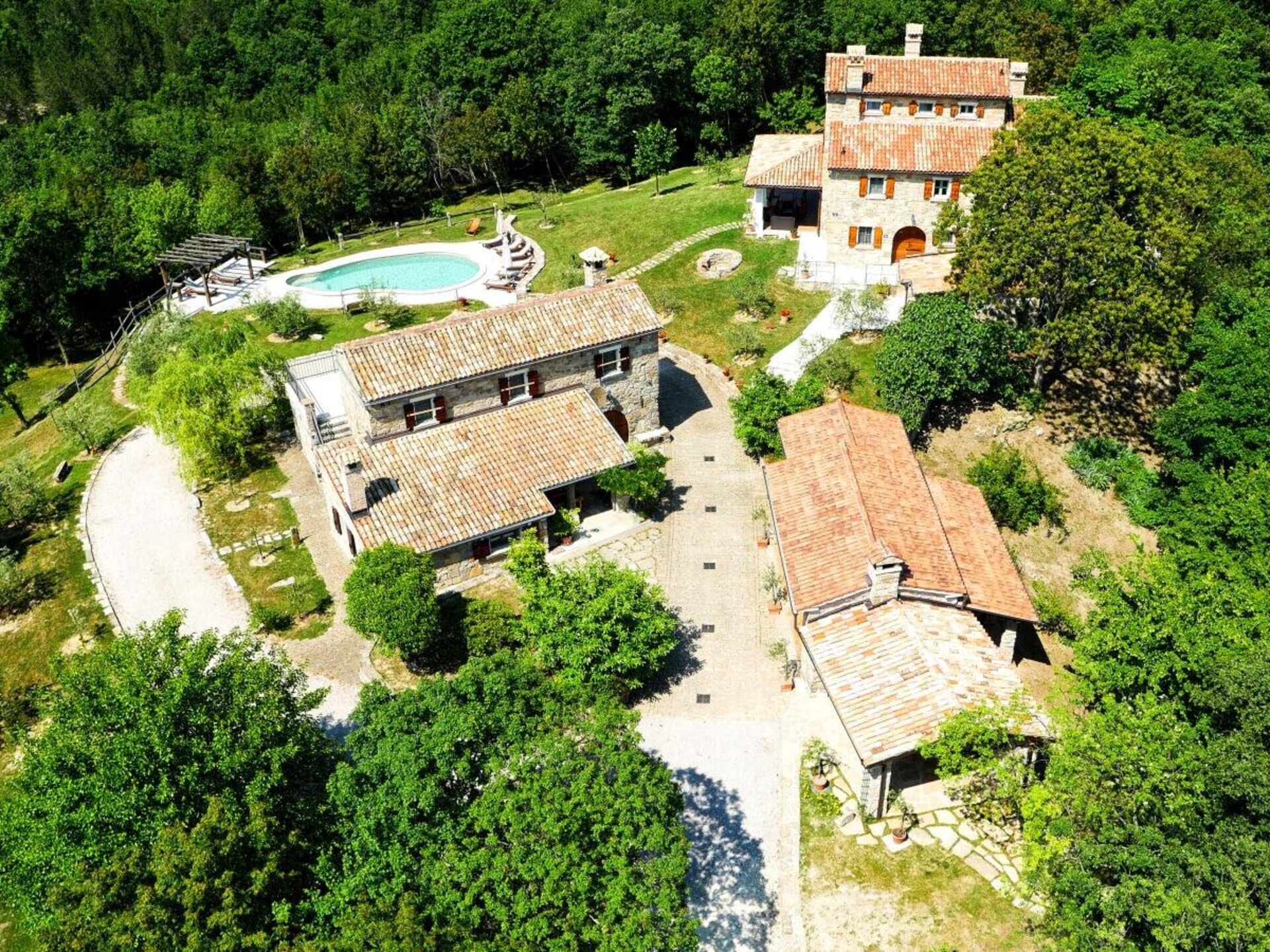 Luxe villa in Istrië voor 15 gasten met zwembad en panoramisch uitzicht - foto 3