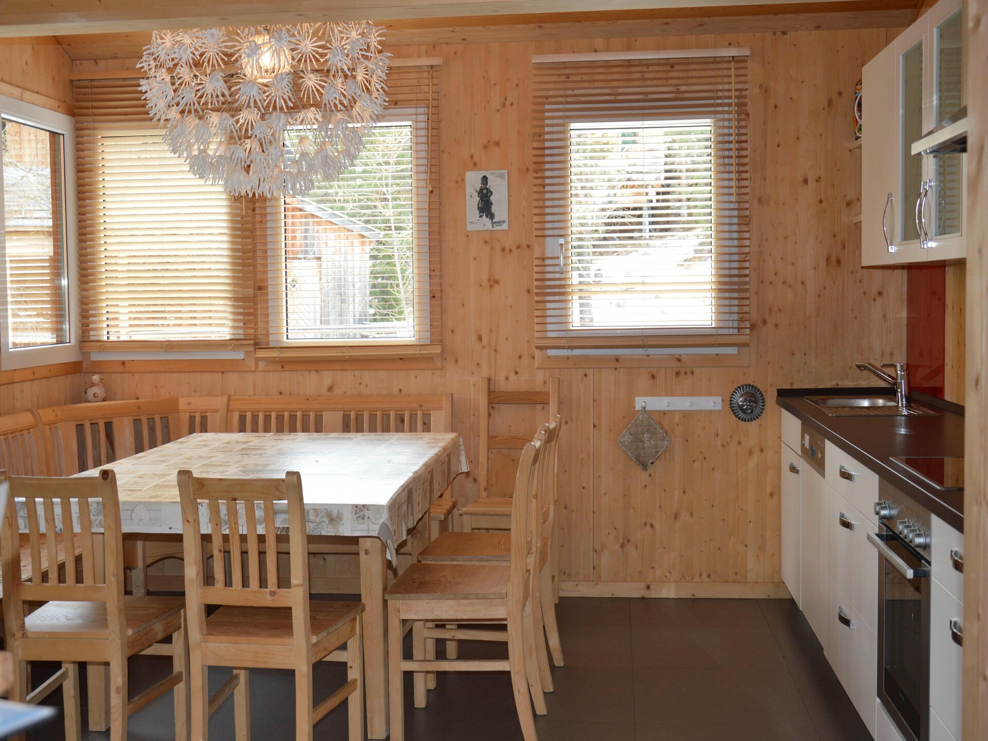 Ruim chalet voor 14 personen met sauna en whirlpool aan de skipiste - foto 10