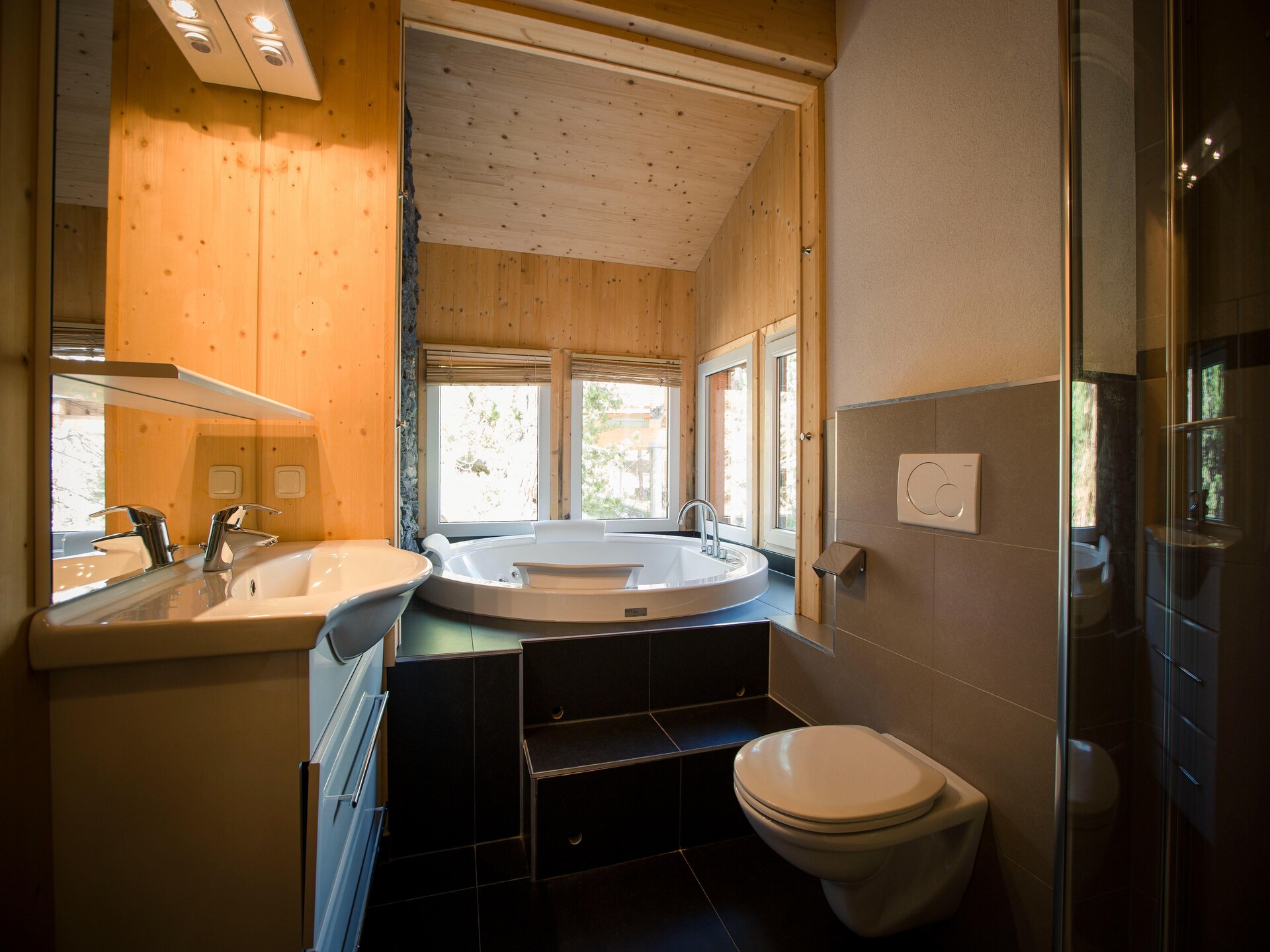 Ruim chalet voor 14 personen met sauna en whirlpool aan de skipiste - foto 15