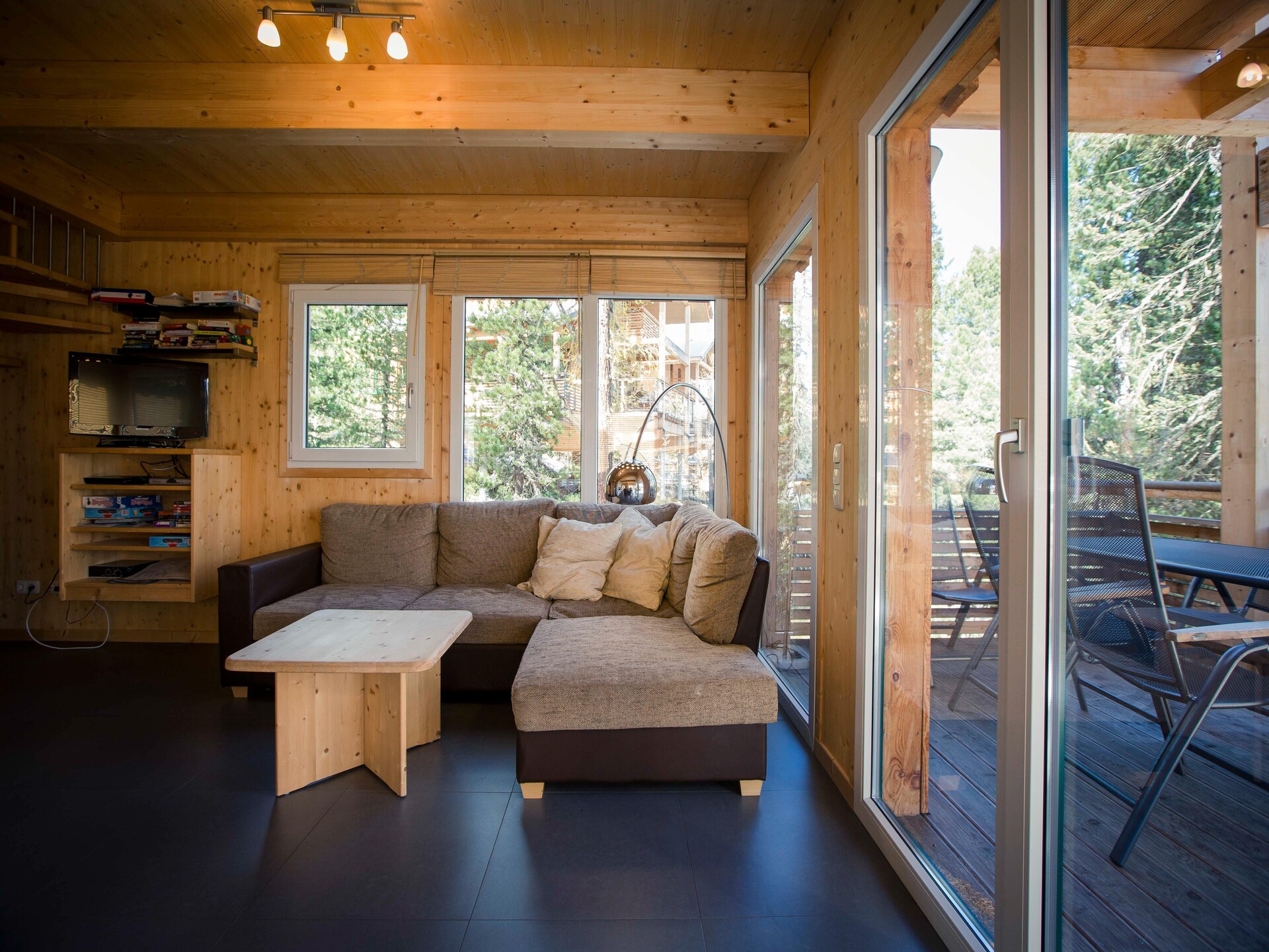 Ruim chalet voor 14 personen met sauna en whirlpool aan de skipiste - foto 8