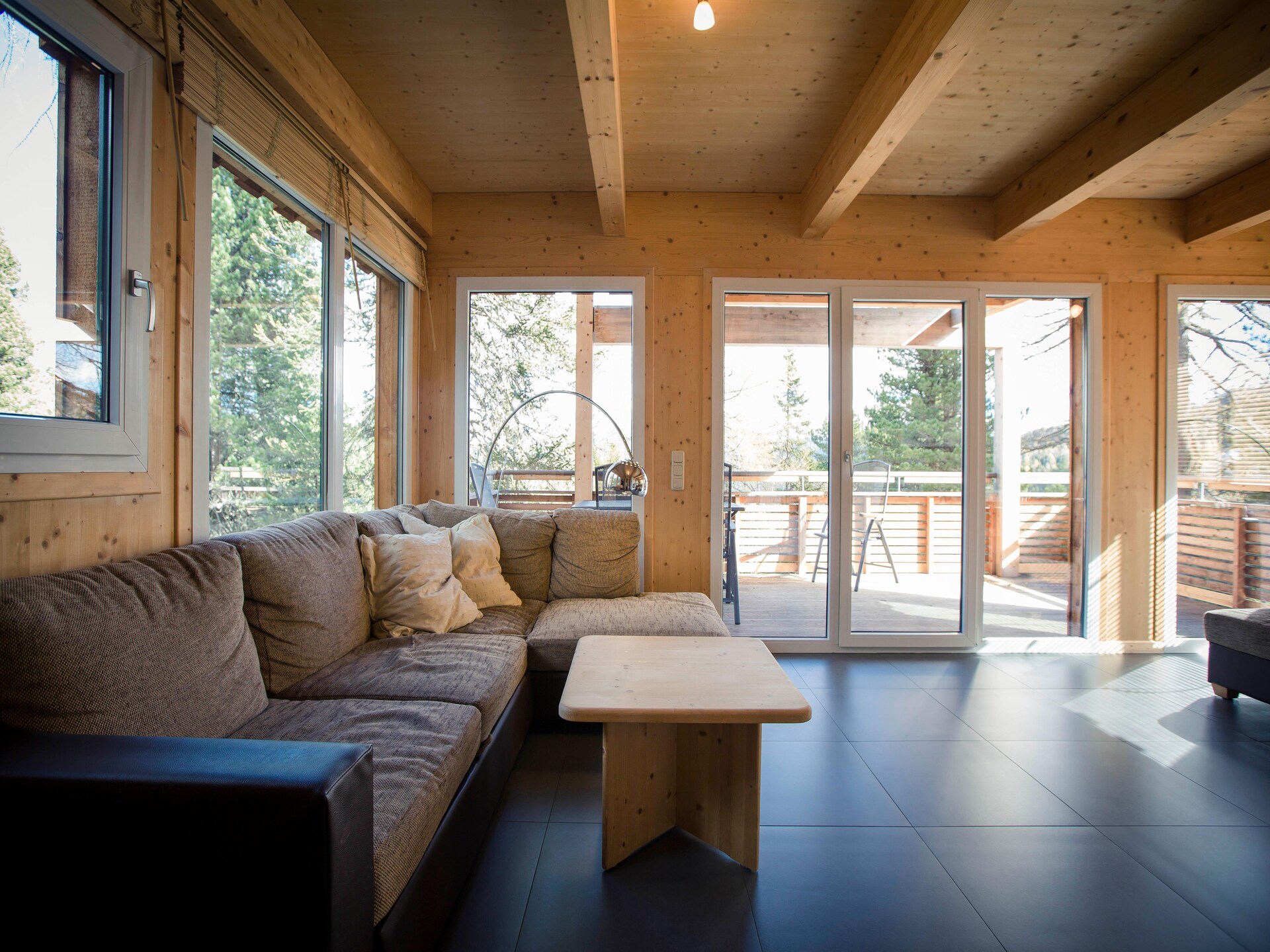 Ruim chalet voor 14 personen met sauna en whirlpool aan de skipiste - foto 9