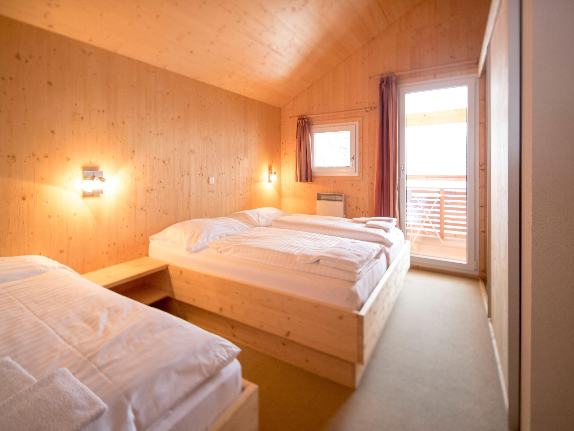 Ruim chalet voor 14 personen met sauna en whirlpool aan de skipiste - foto 3
