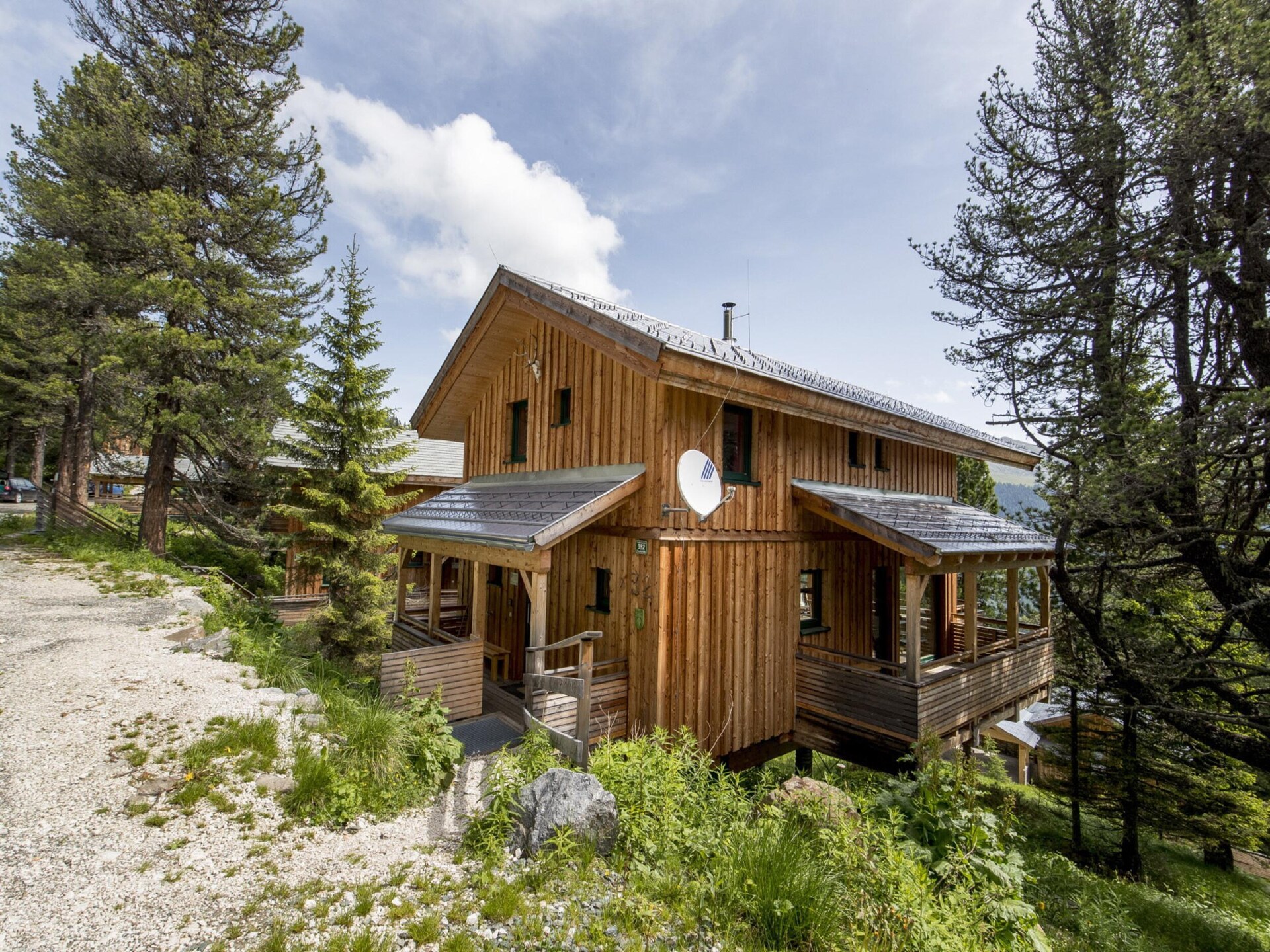 Massief houten chalet voor 10 personen met sauna en bubbelbad aan de piste - foto 1