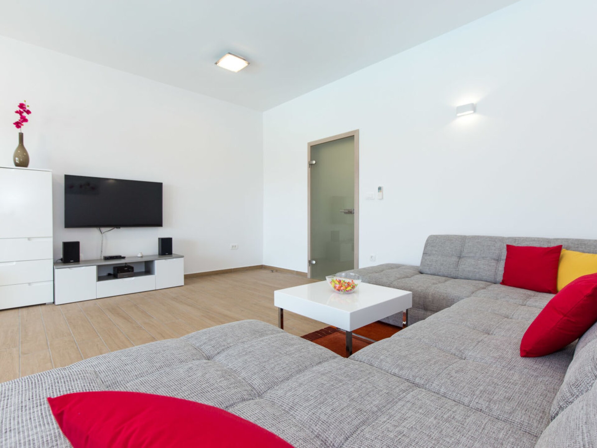 Ruime villa voor 8 personen met 4 badkamers nabij Malinska, 1 km van centrum - foto 19