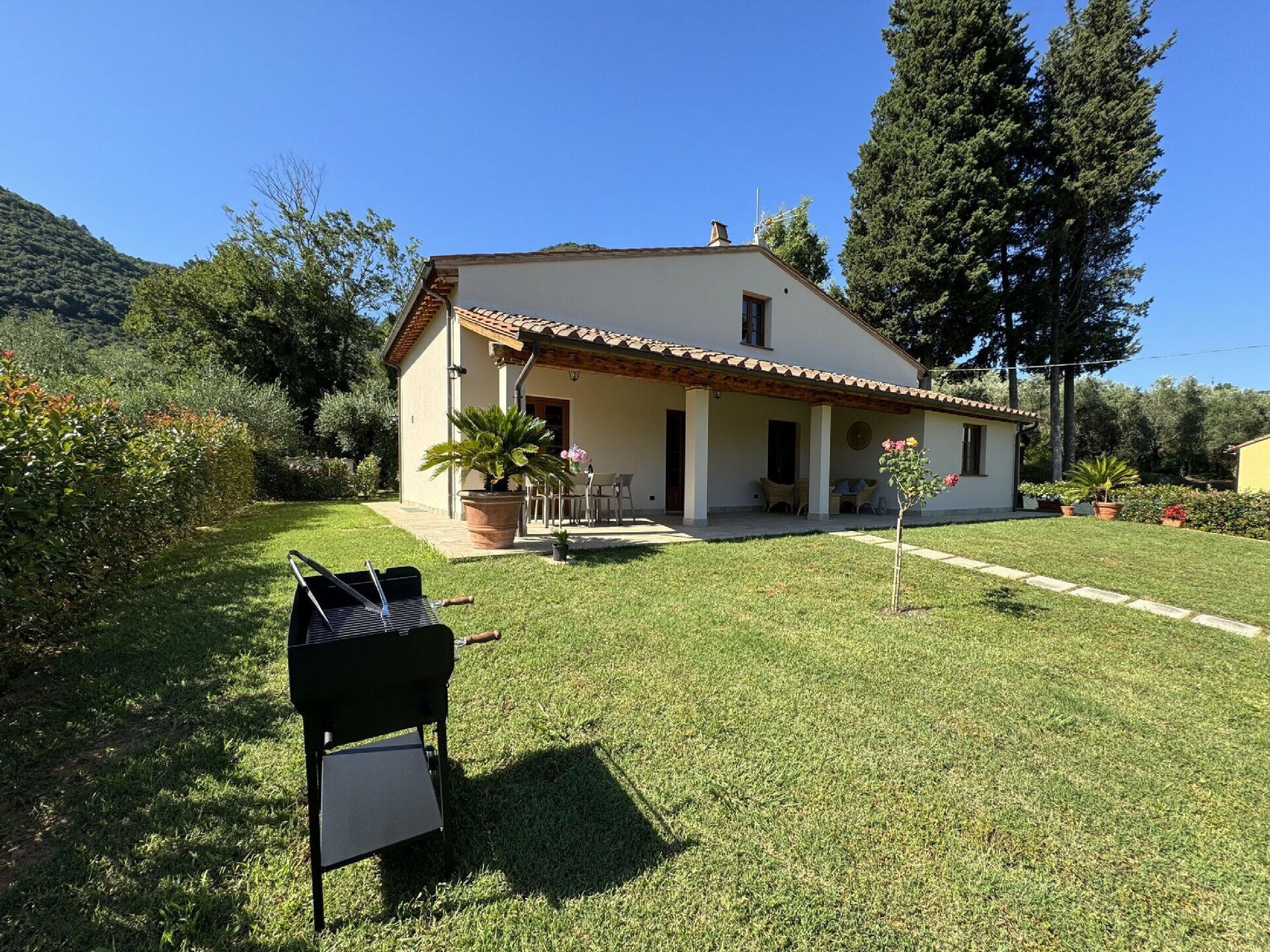 Gerenoveerde villa met laadpaal en grote tuin tussen Lucca en Pisa - foto 1