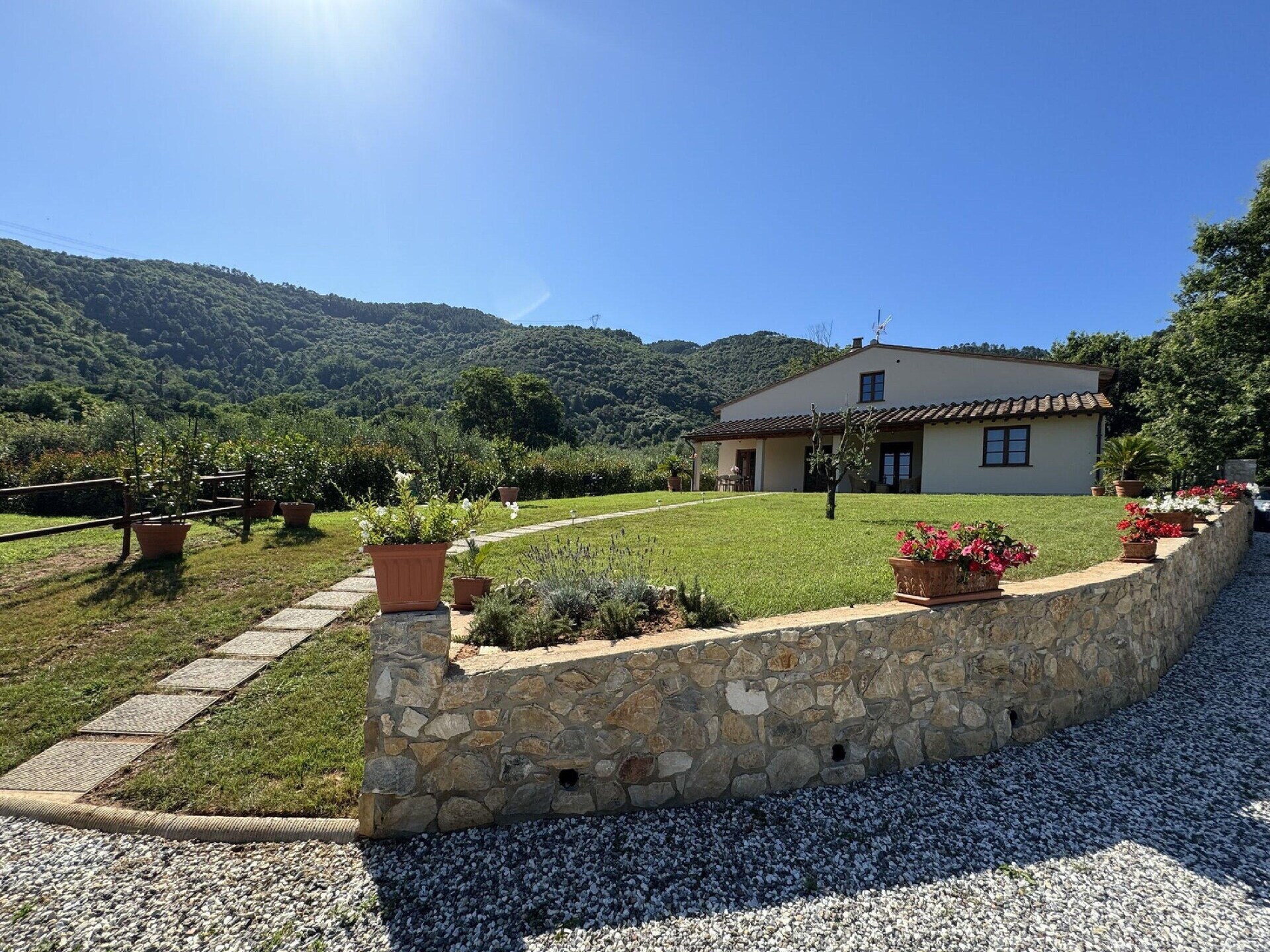 Gerenoveerde villa met laadpaal en grote tuin tussen Lucca en Pisa - foto 18