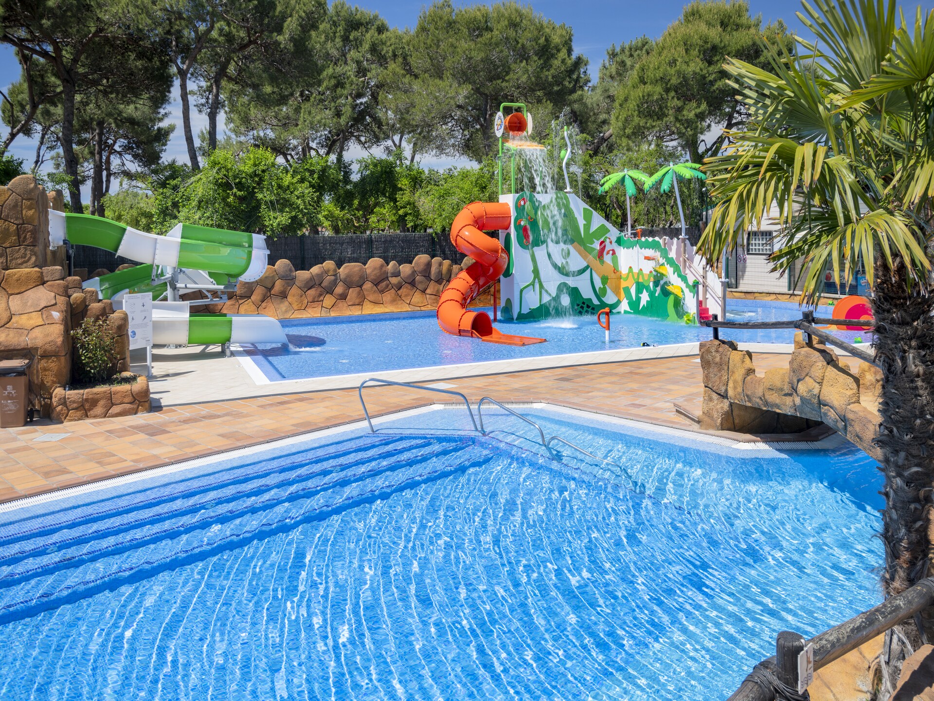 Vrijstaand chalet op 300m van het strand in Blanes met zwembad en wifi - foto 14