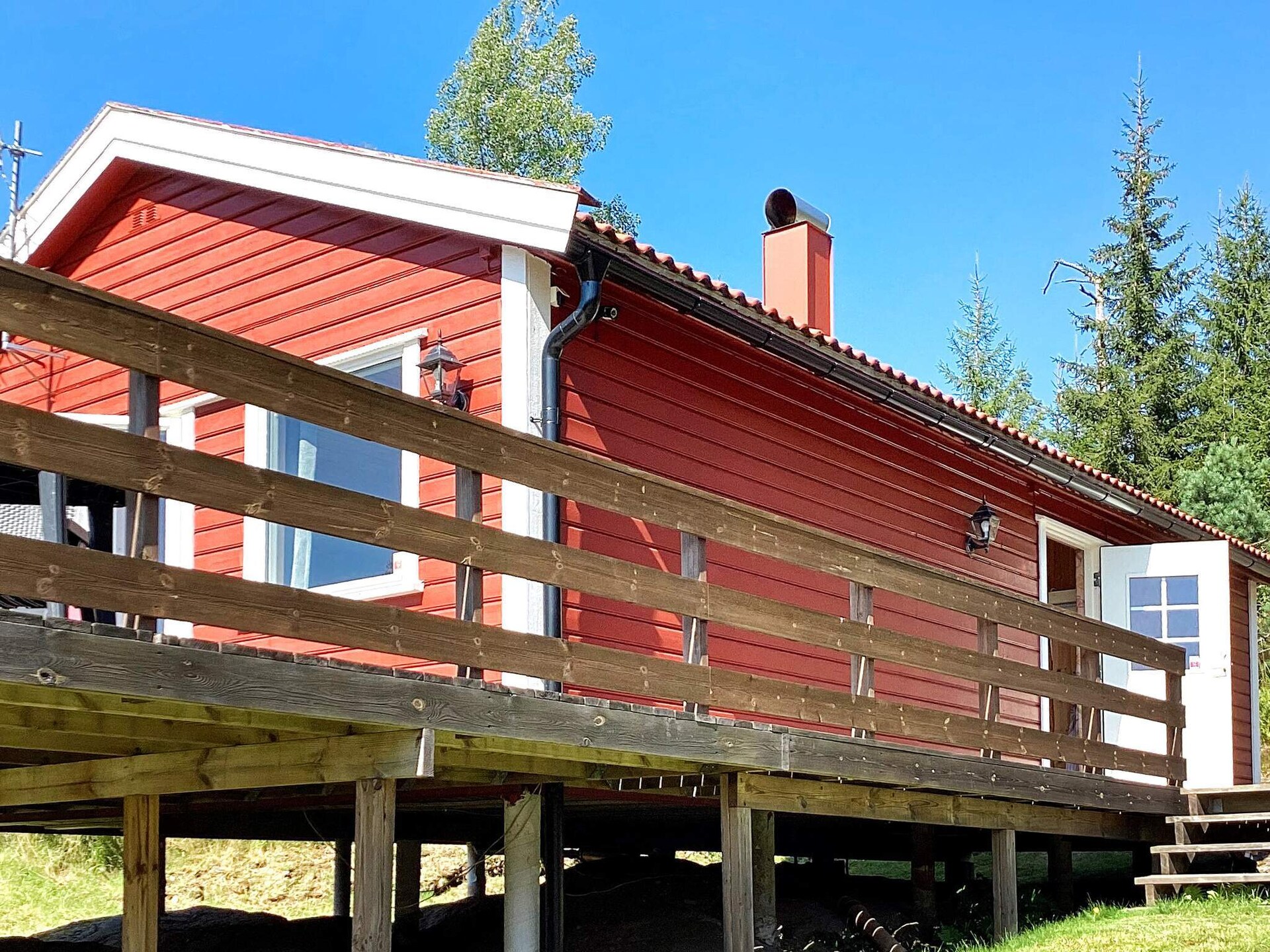 Klassiek rood vakantiehuis bij het meer in Dalsland, Zweden - foto 7