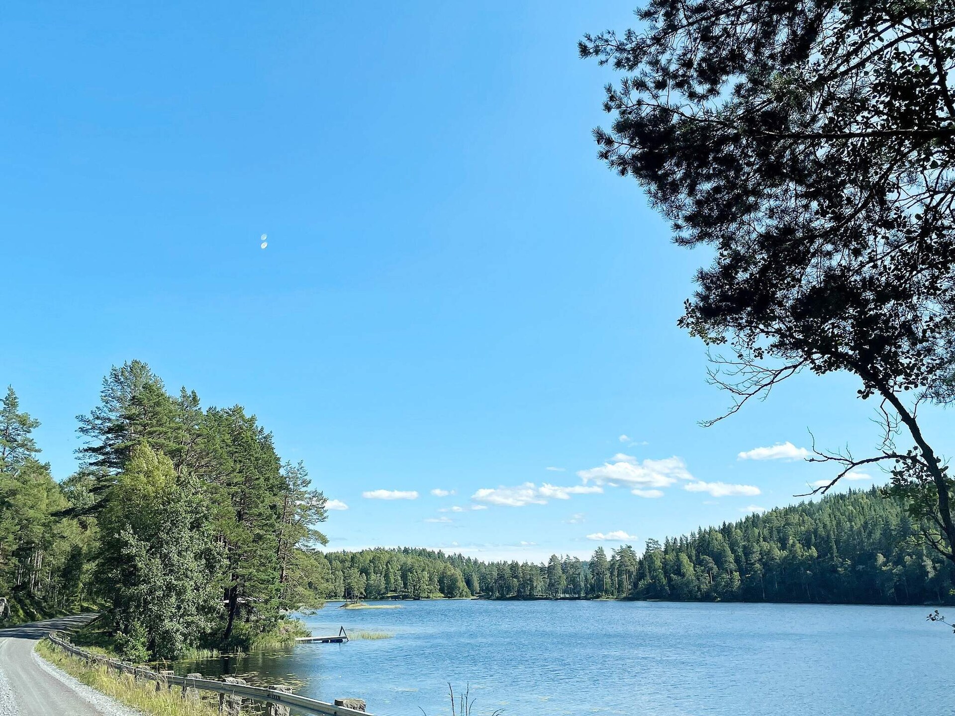 Klassiek rood vakantiehuis bij het meer in Dalsland, Zweden - foto 10