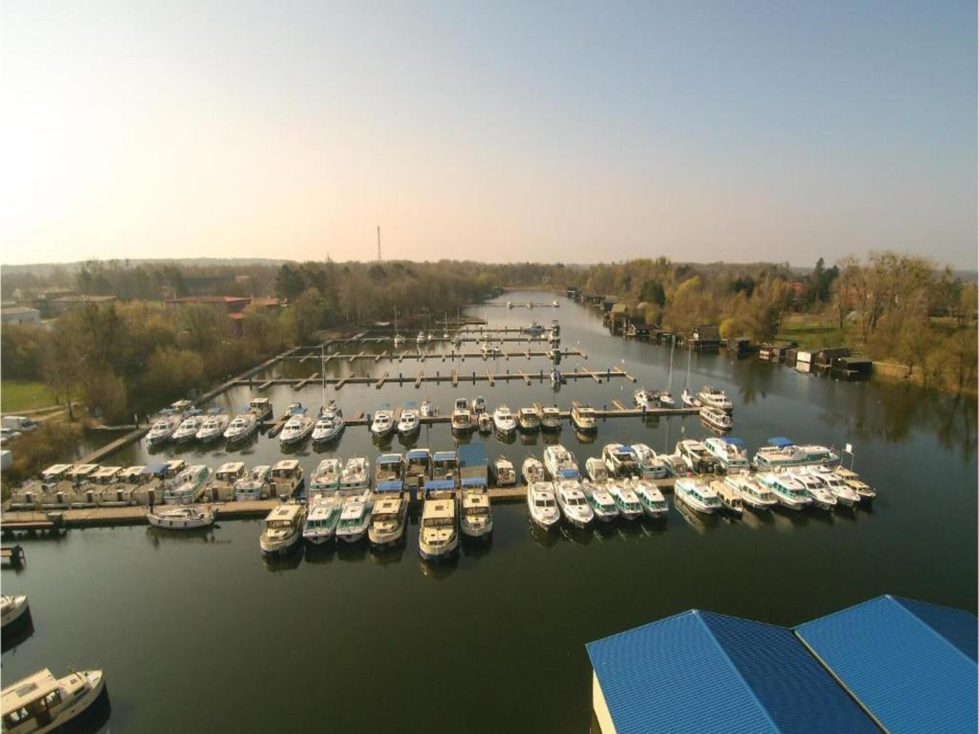 Op 400 m van het strand: ruim appartement in Rechlin aan de Müritz - foto 13