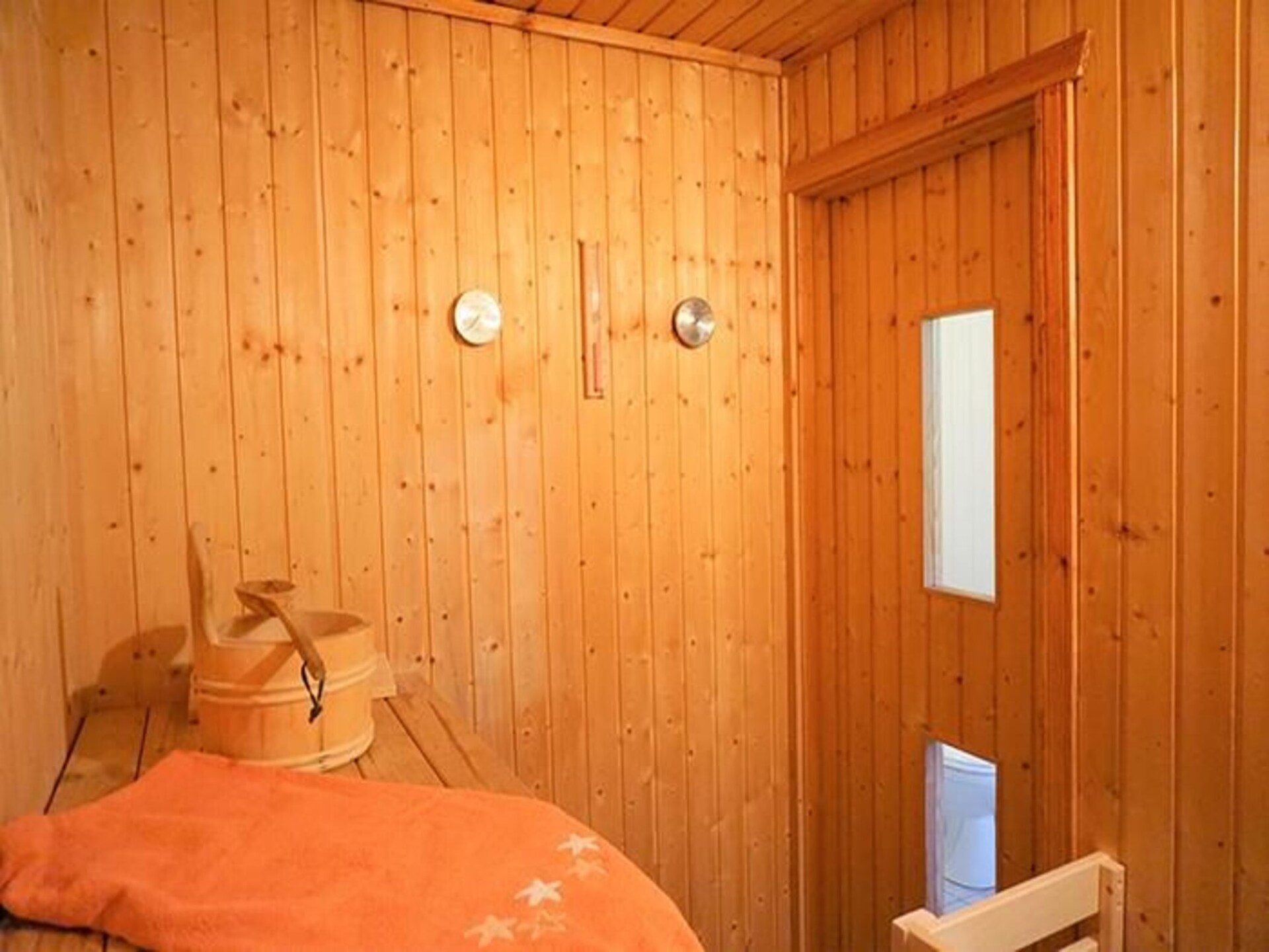 Comfortabel vakantiehuis met sauna en haard aan het meer in Mecklenburg - foto 27