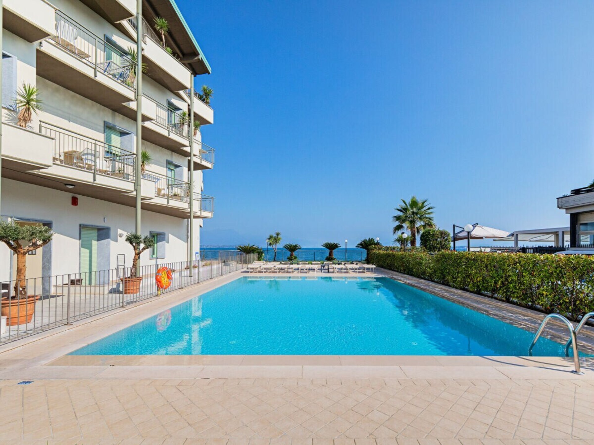 Modern appartement aan het Gardameer met zwembad en meerzicht in Desenzano - foto 7