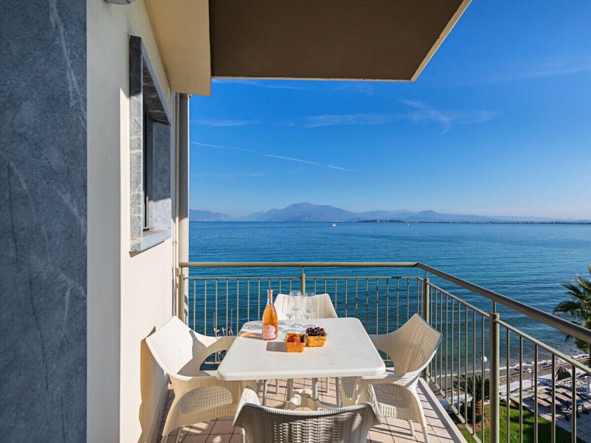 Modern appartement aan het Gardameer met zwembad en meerzicht in Desenzano - foto 10