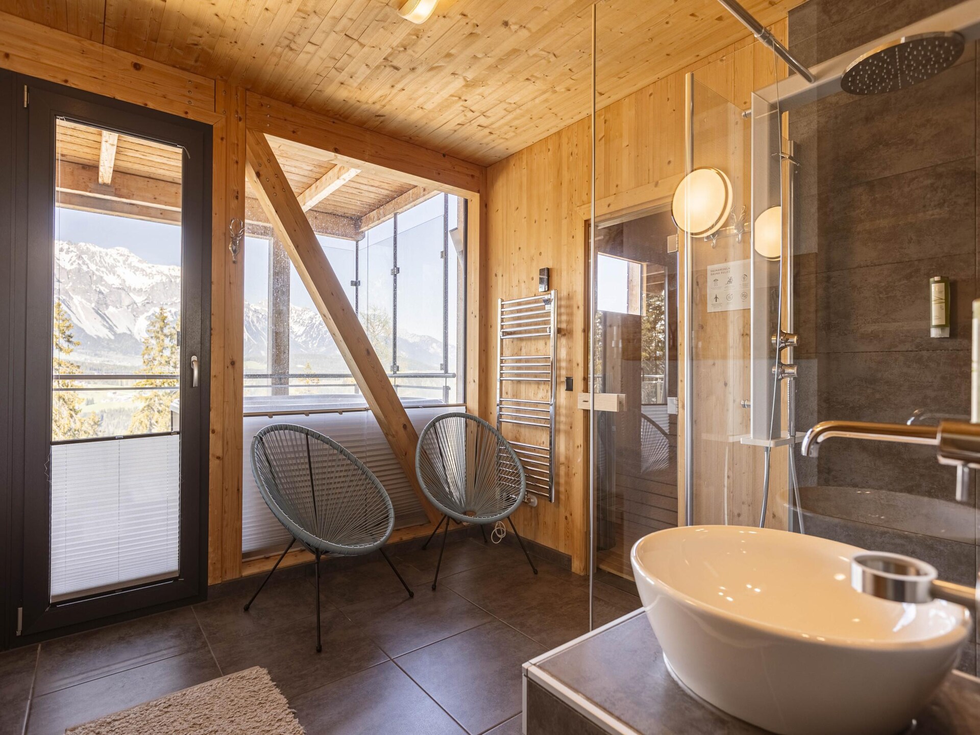Ski-in/ski-out chalet voor 9 met sauna, bubbelbad en Dachstein uitzicht - foto 15