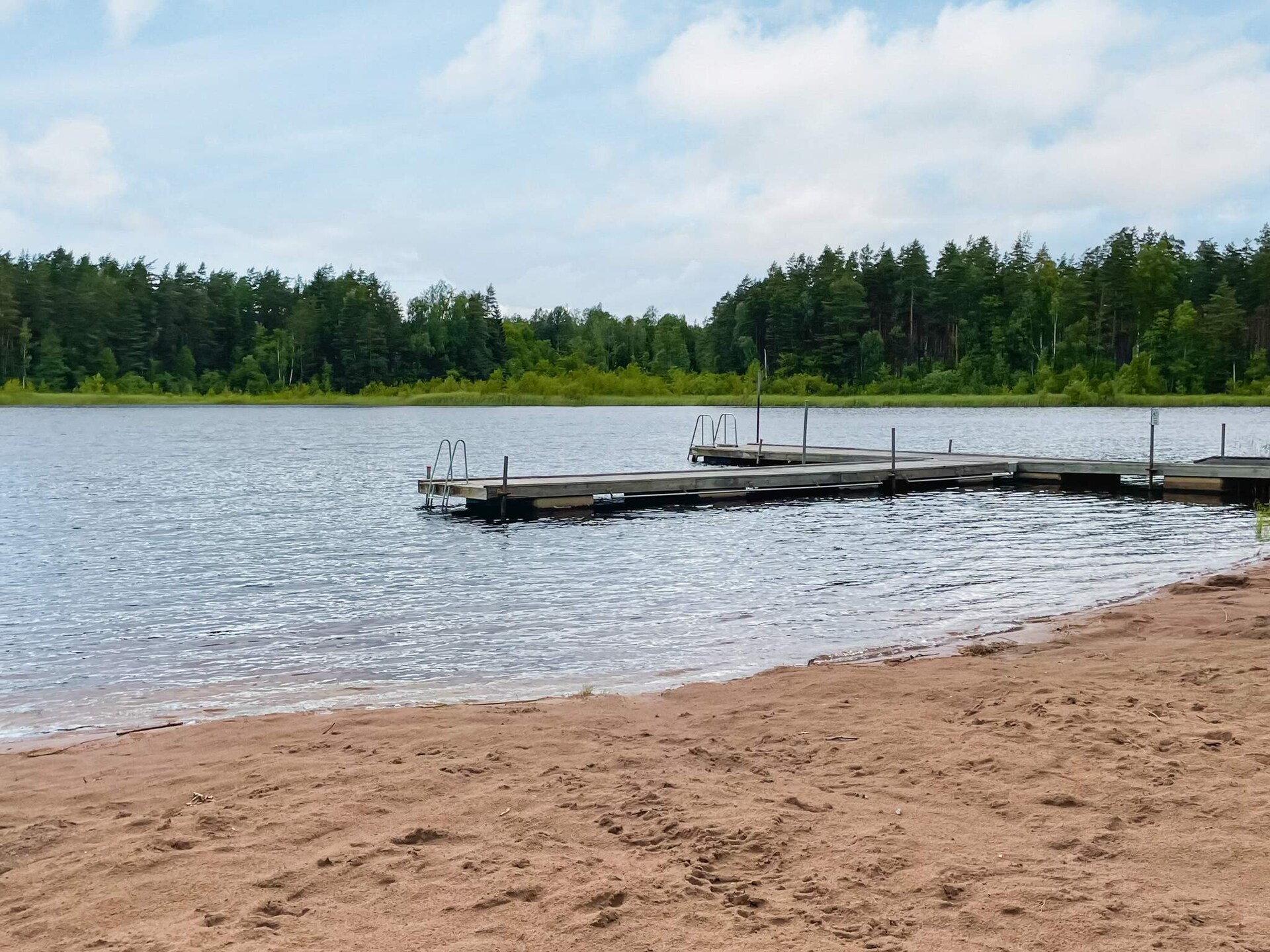 Zweeds vakantiehuis bij meer en golfbaan in Virserum - foto 9