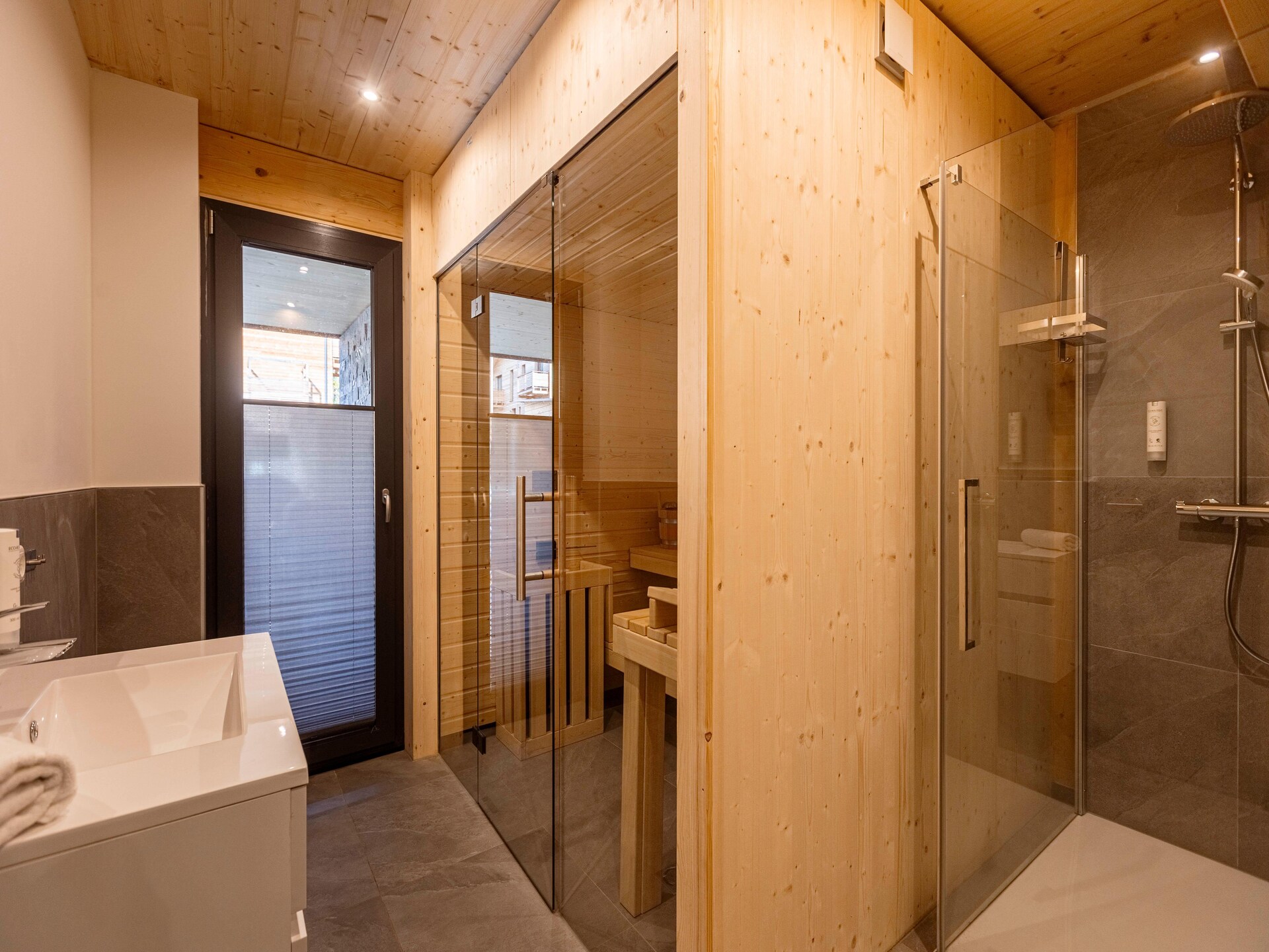 Luxe 8-persoons appartement met privé spa & zwembad bij de Kreischberg - foto 11