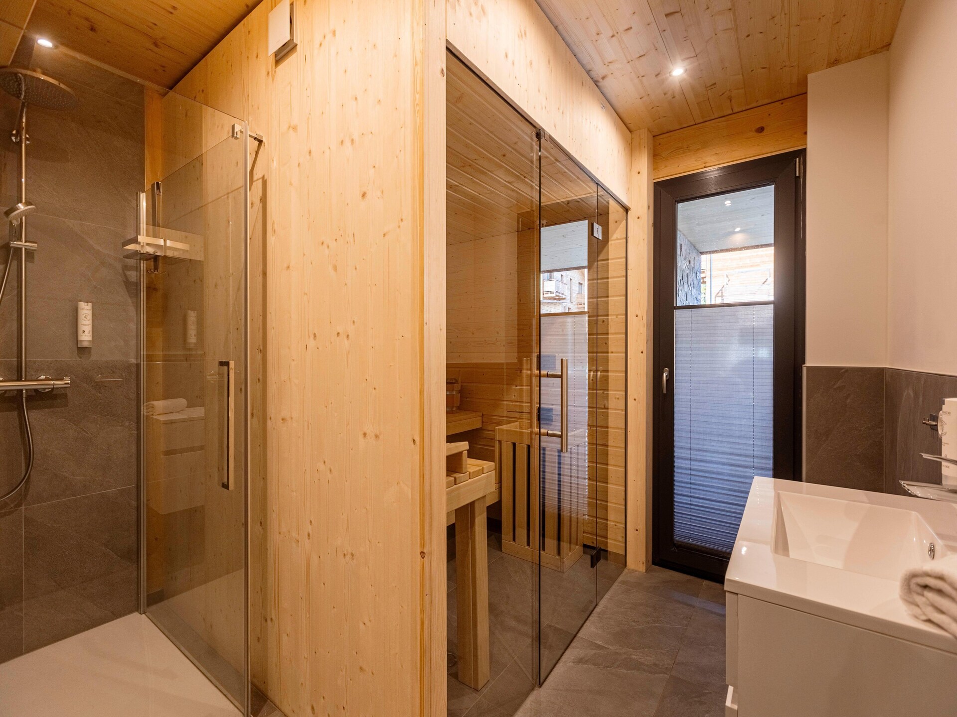 Luxe 8-persoons appartement met privé spa & zwembad bij de Kreischberg - foto 35