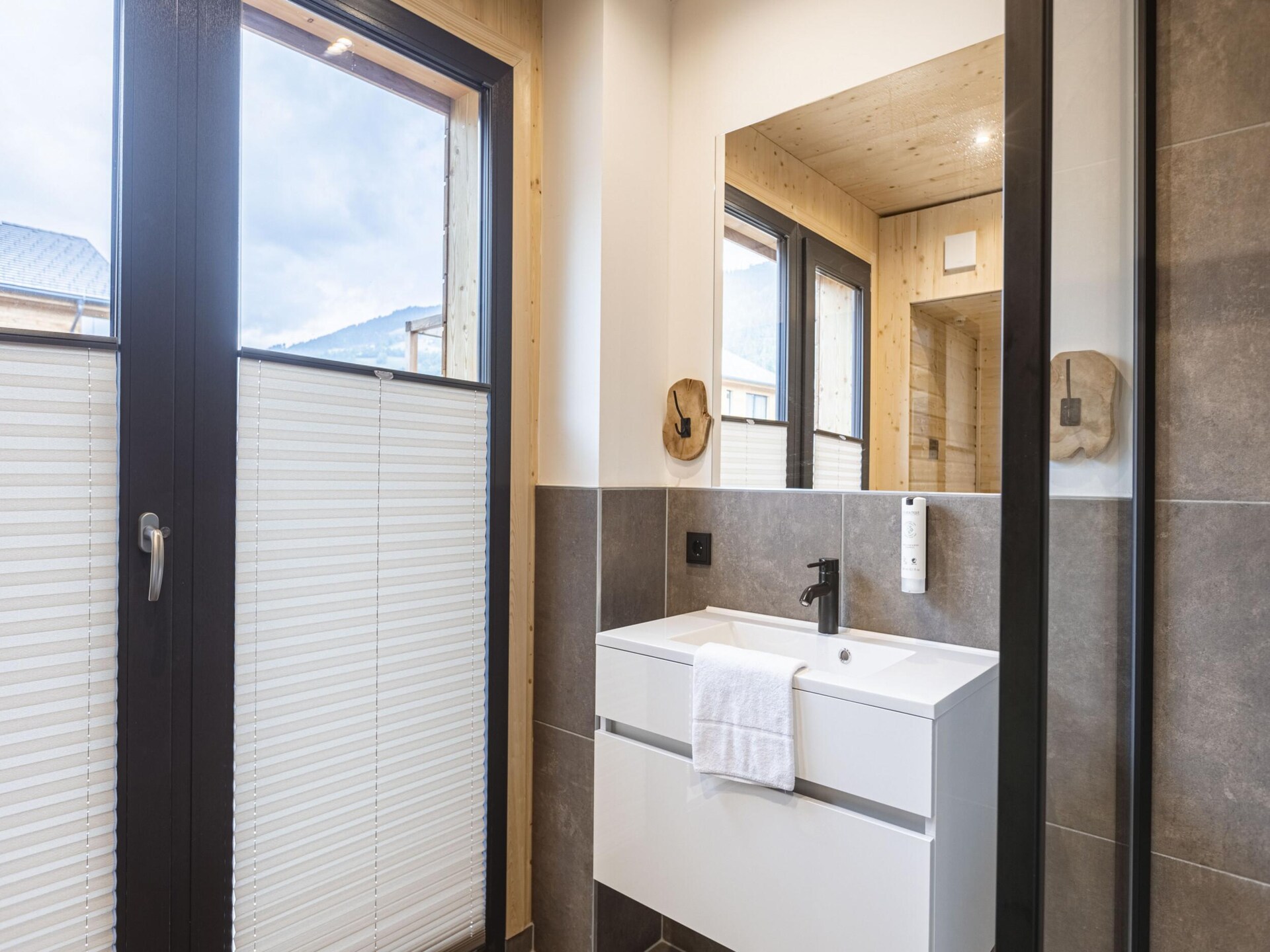 Luxe penthouse met privé-spa & buitenbad op 240m van de gondellift - foto 23
