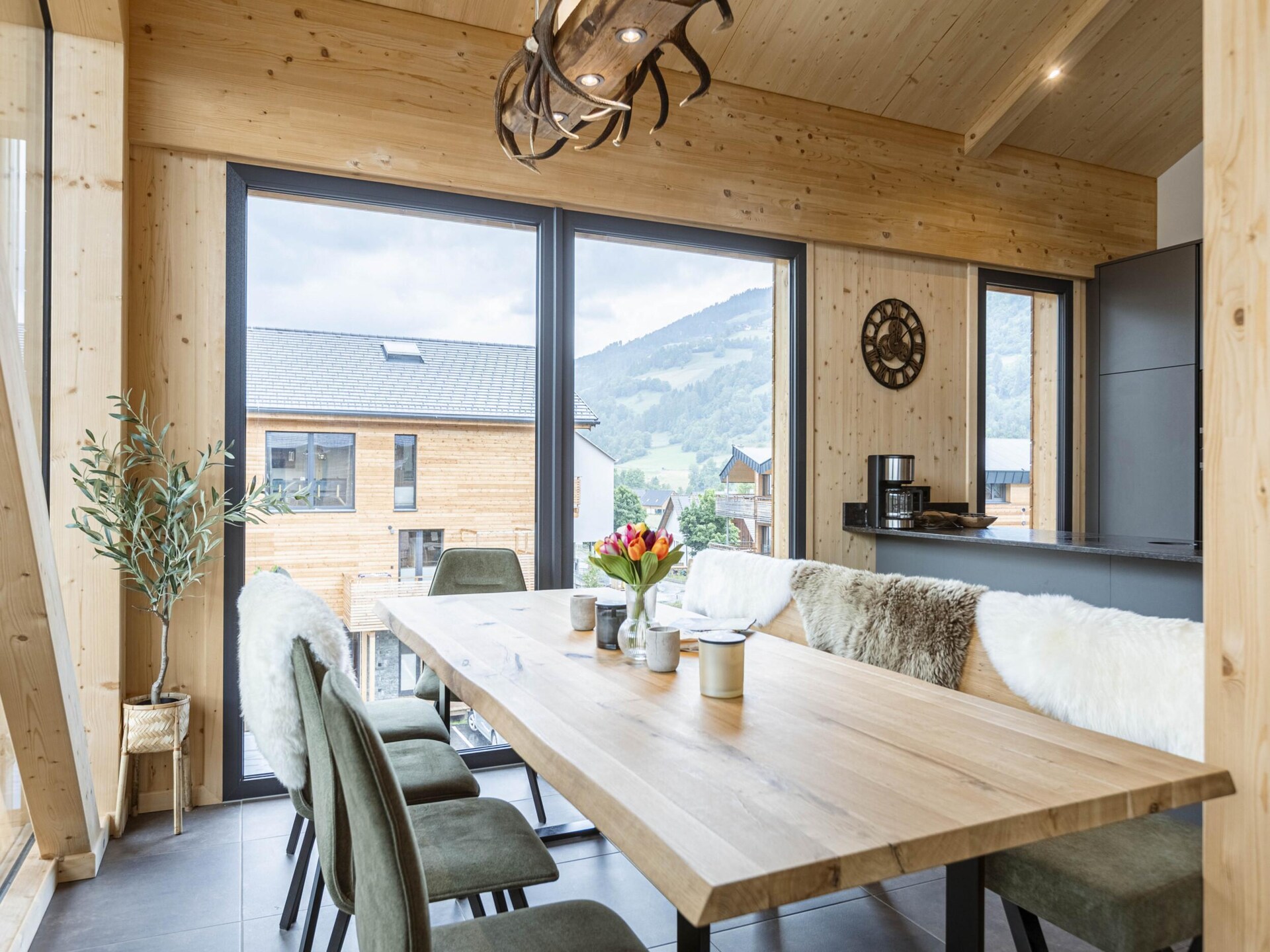 Luxe penthouse met privé-spa & buitenbad op 240m van de gondellift - foto 9