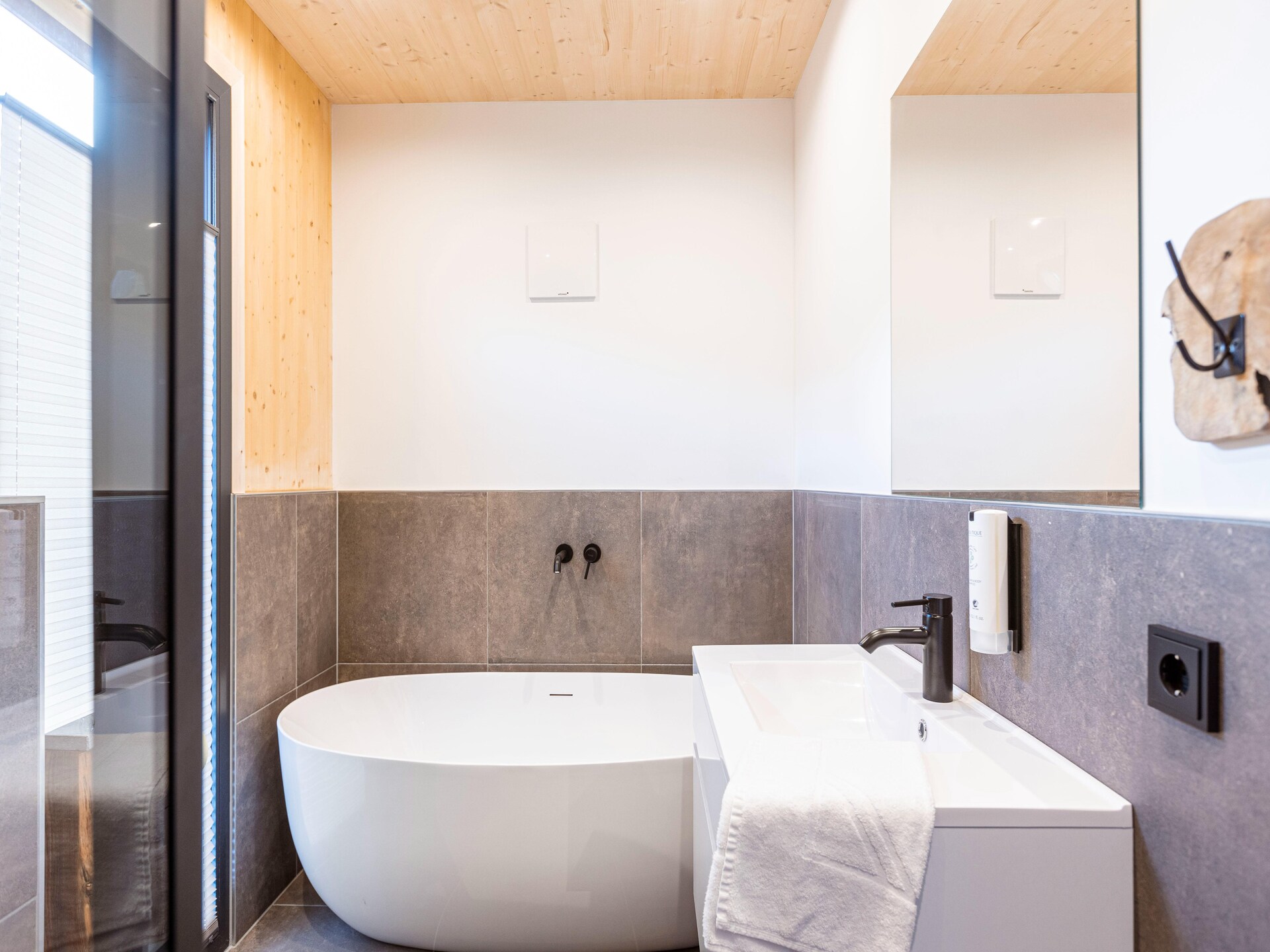 Luxe penthouse met privé-spa & buitenbad op 240m van de gondellift - foto 25