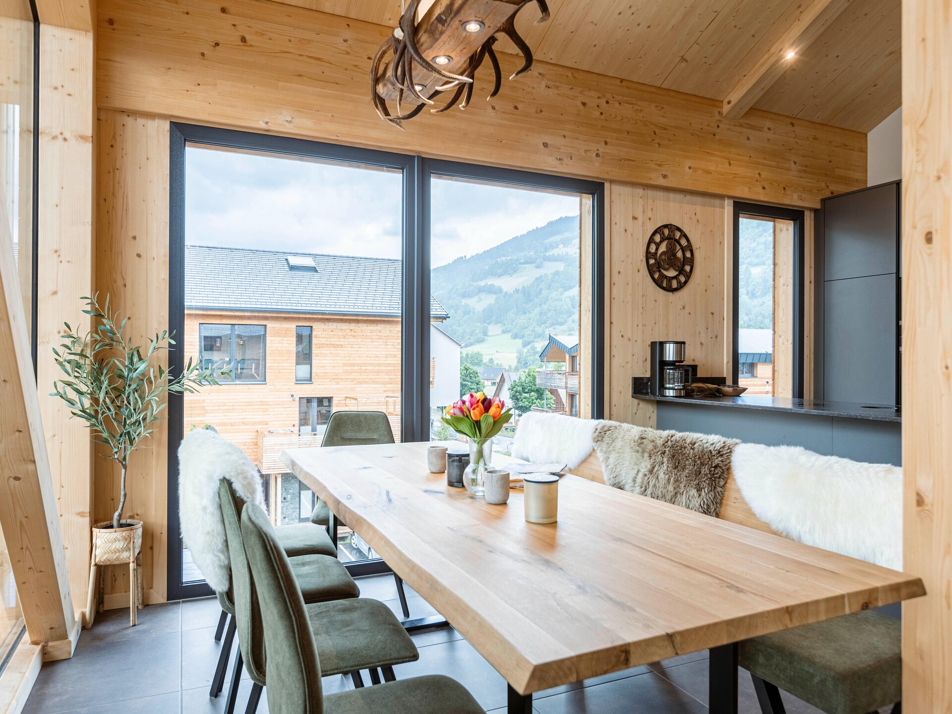 Luxe penthouse met privé-spa & buitenbad op 240m van de gondellift - foto 11