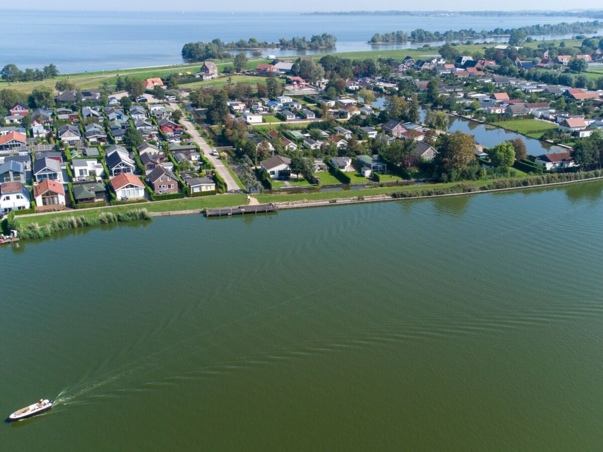Vrijstaande bungalow aan het water in Wervershoof voor 6 personen - foto 29