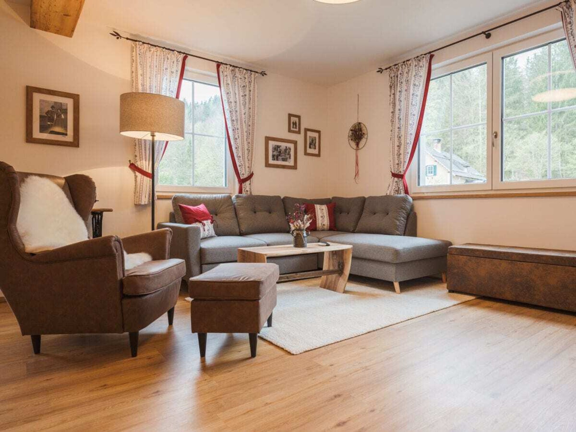 Stijlvol vakantiehuis met bergzicht in Bad Goisern am Hallstättersee - foto 10
