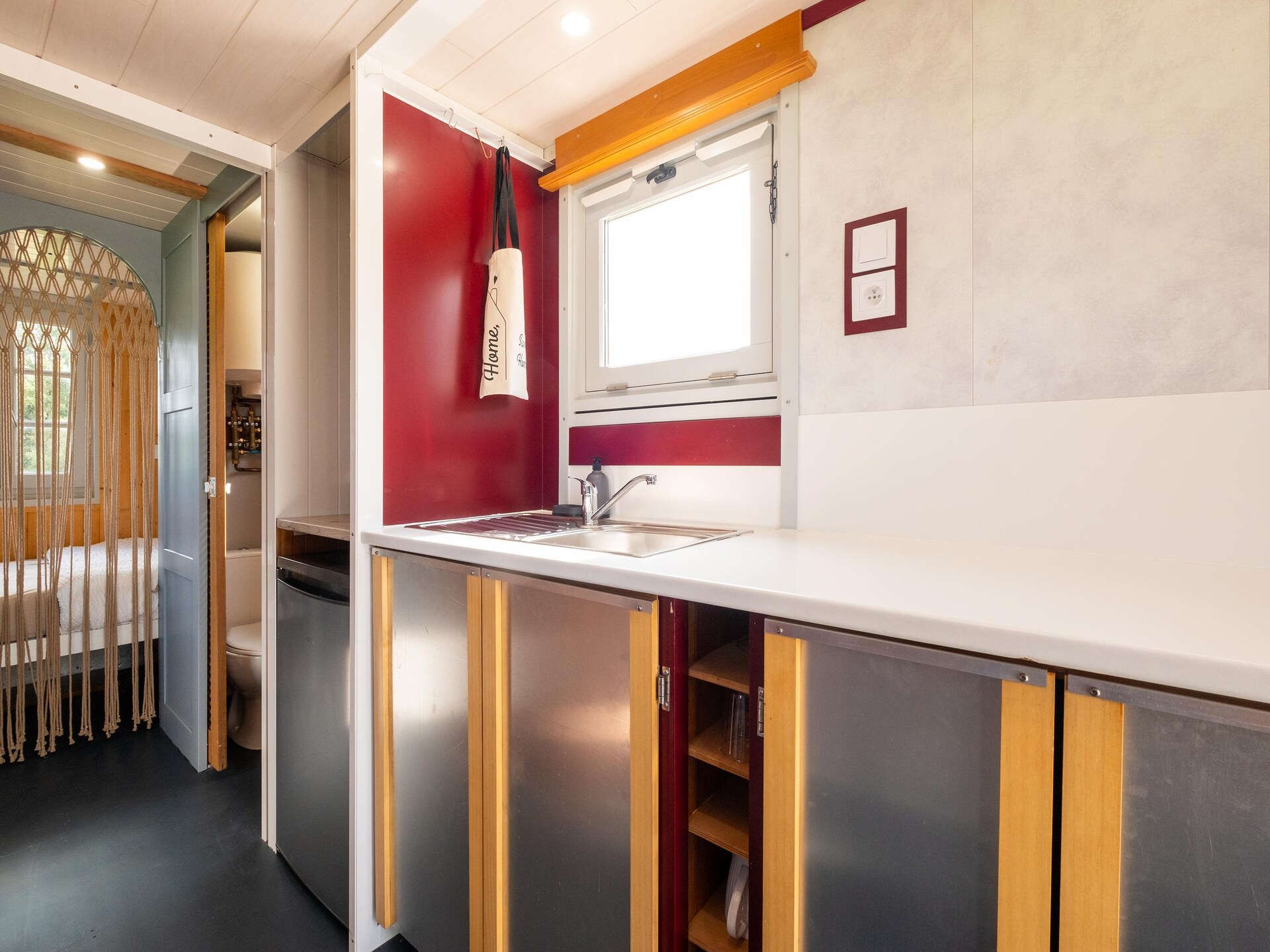 Karakteristiek huis met zigeunerwagen, zwembad en uitzicht op kasteel Hautefort - foto 18