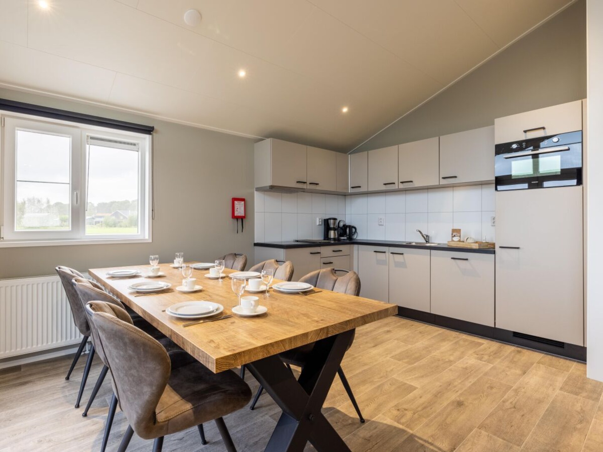 Luxe 6-persoons chalet aan vaarwater in Wervershoof met omheinde tuin - foto 7