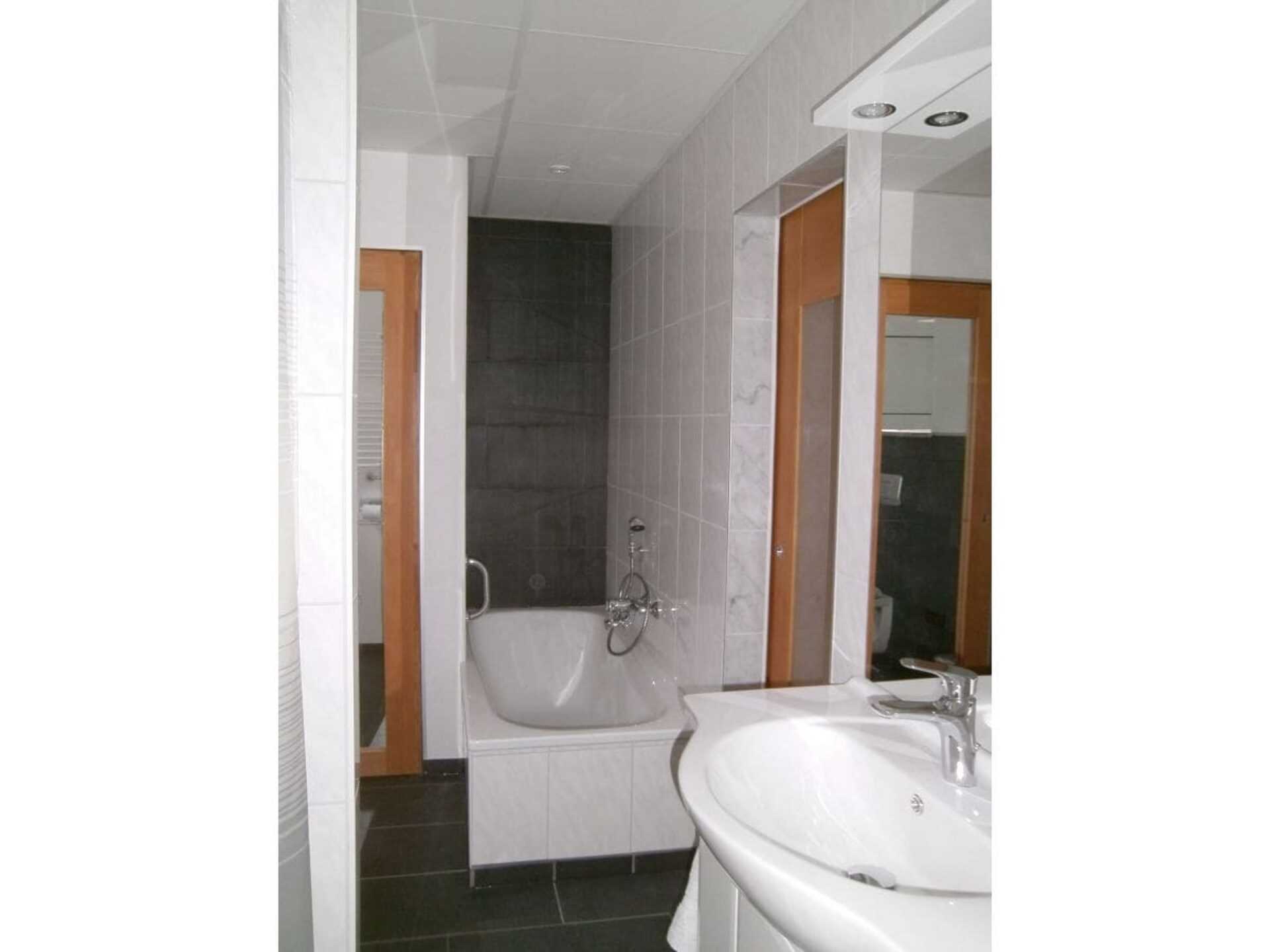 Knus appartement in Weiskirchen met terras, vlakbij premium wandelroutes - foto 9
