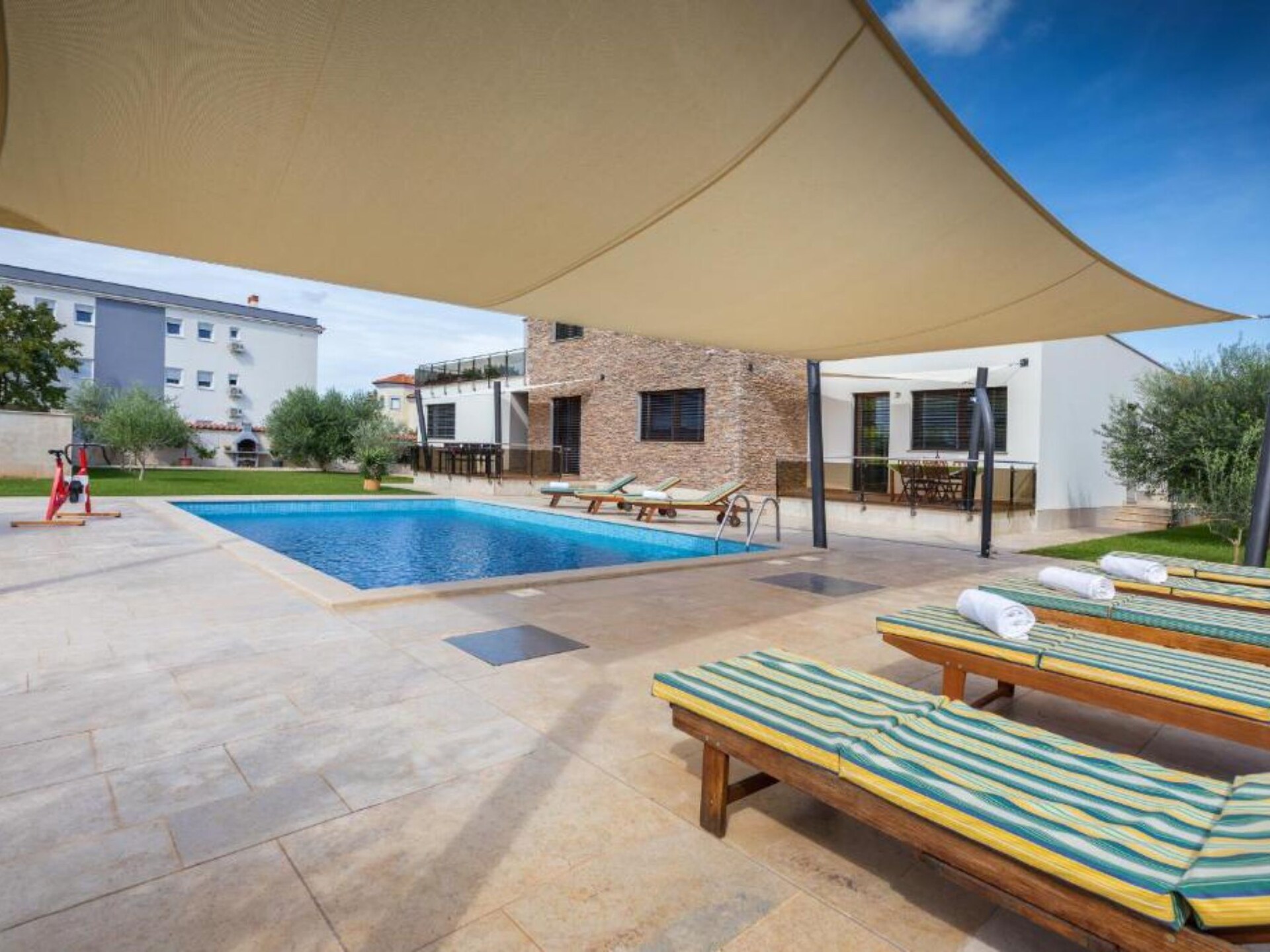 Moderne vier-slaapkamer villa met privézwembad op 800m van het strand in Medulin - foto 39