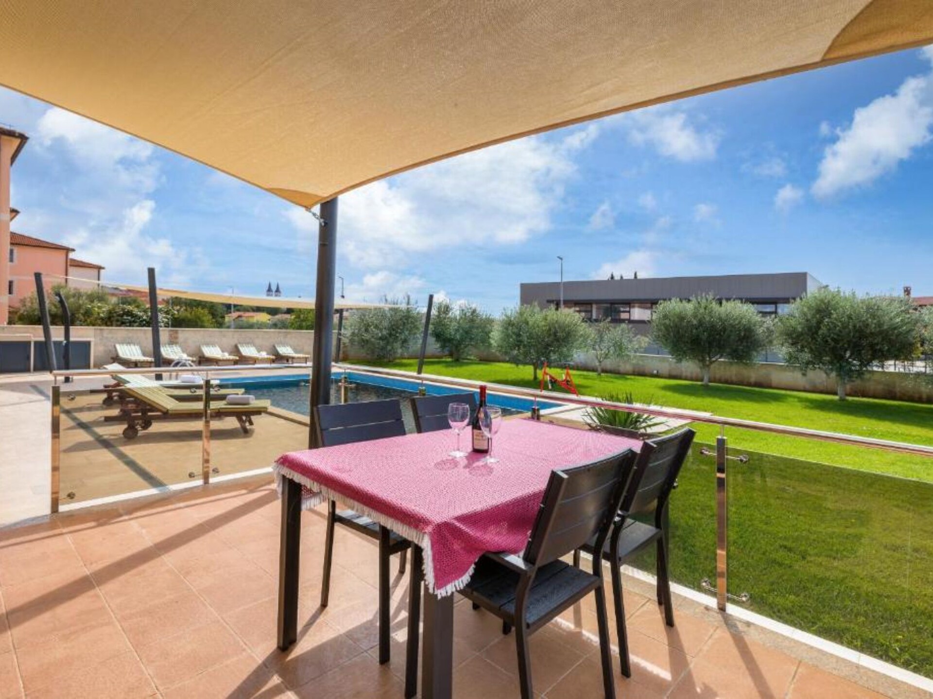 Moderne vier-slaapkamer villa met privézwembad op 800m van het strand in Medulin - foto 36