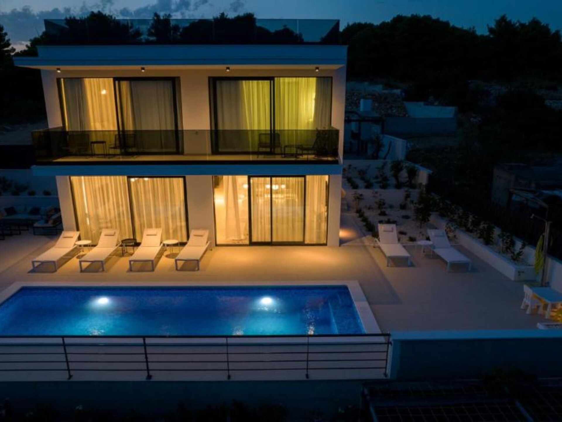 Aan het strand: Ruime villa voor 10 personen in Okrug Gornji - foto 36