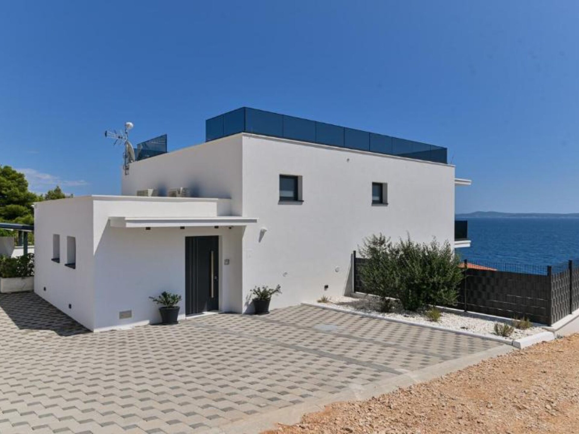 Aan het strand: Ruime villa voor 10 personen in Okrug Gornji - foto 35