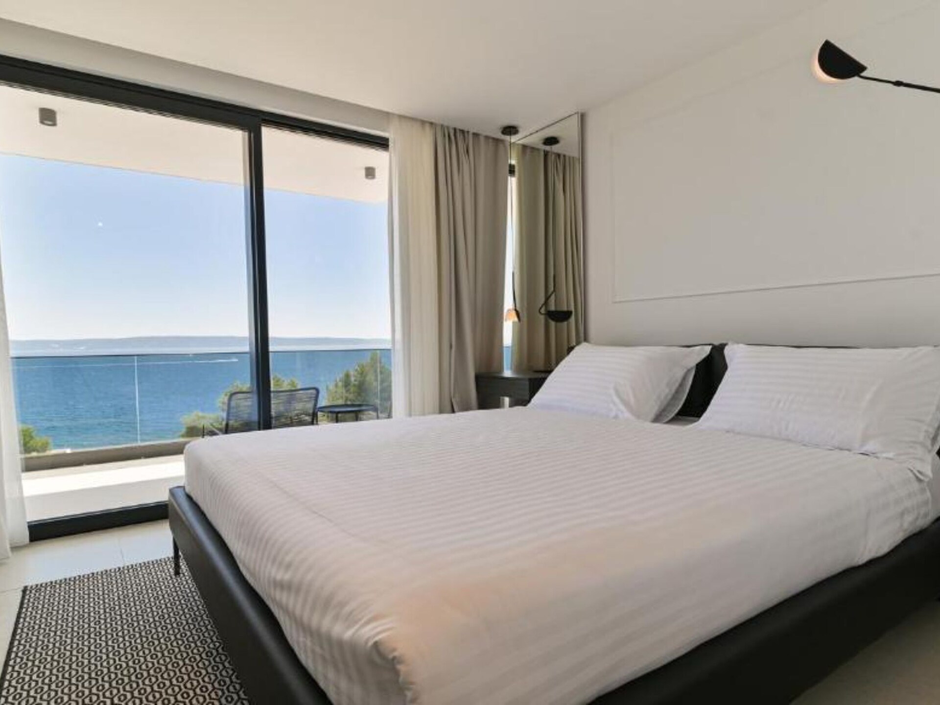 Aan het strand: Ruime villa voor 10 personen in Okrug Gornji - foto 15