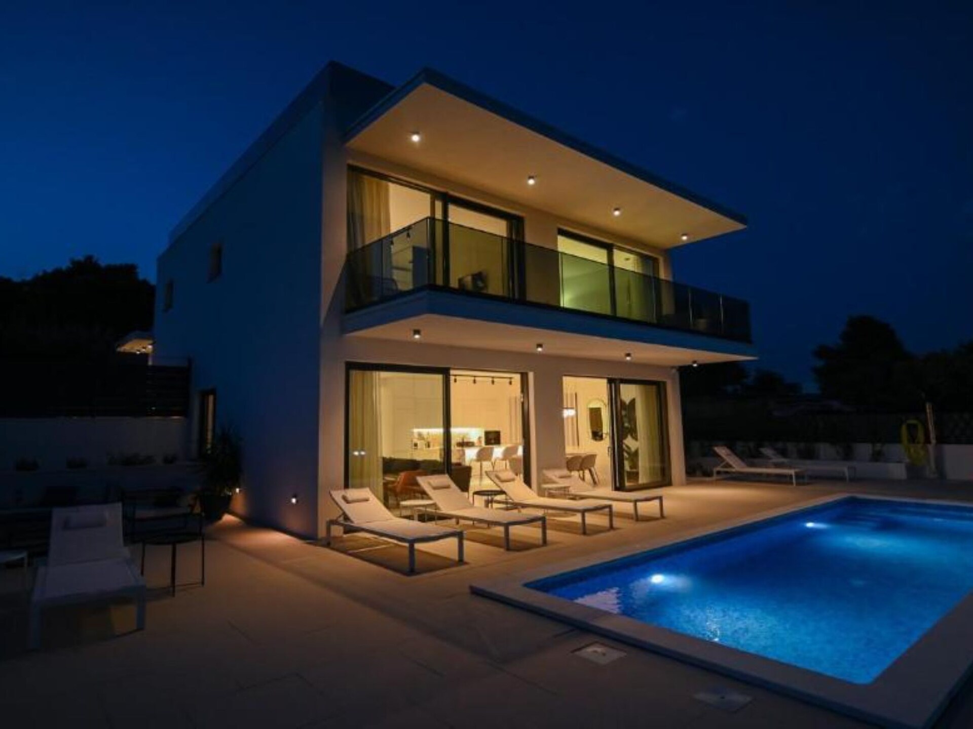 Aan het strand: Ruime villa voor 10 personen in Okrug Gornji - foto 33