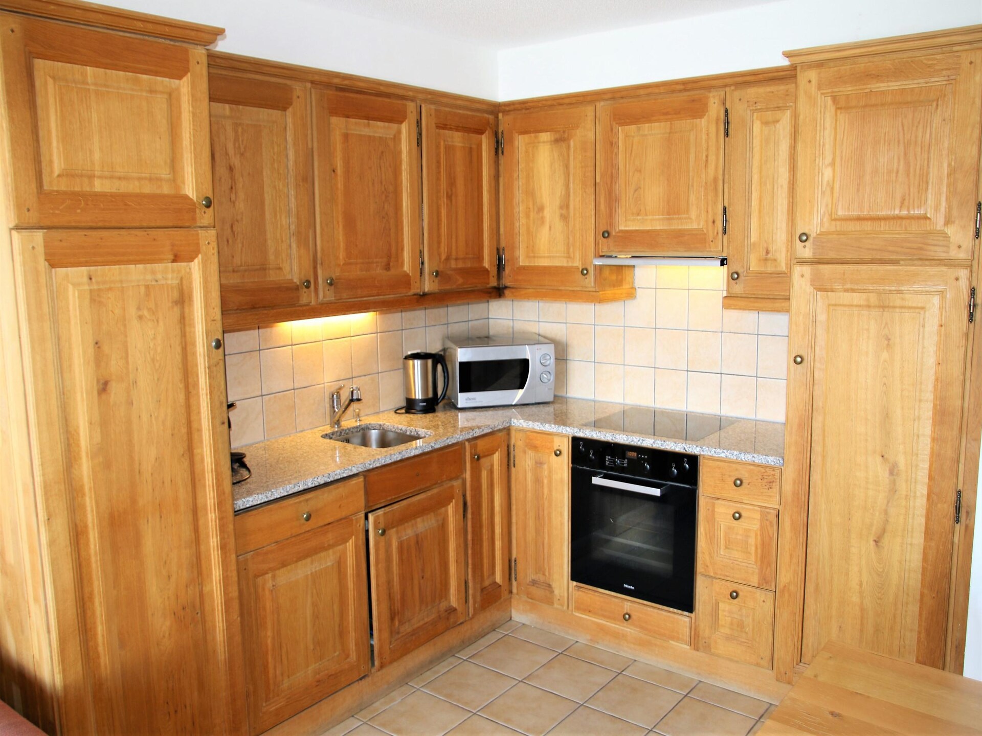 Compact bergappartement voor 4 in WALI, Zwitserland - foto 11