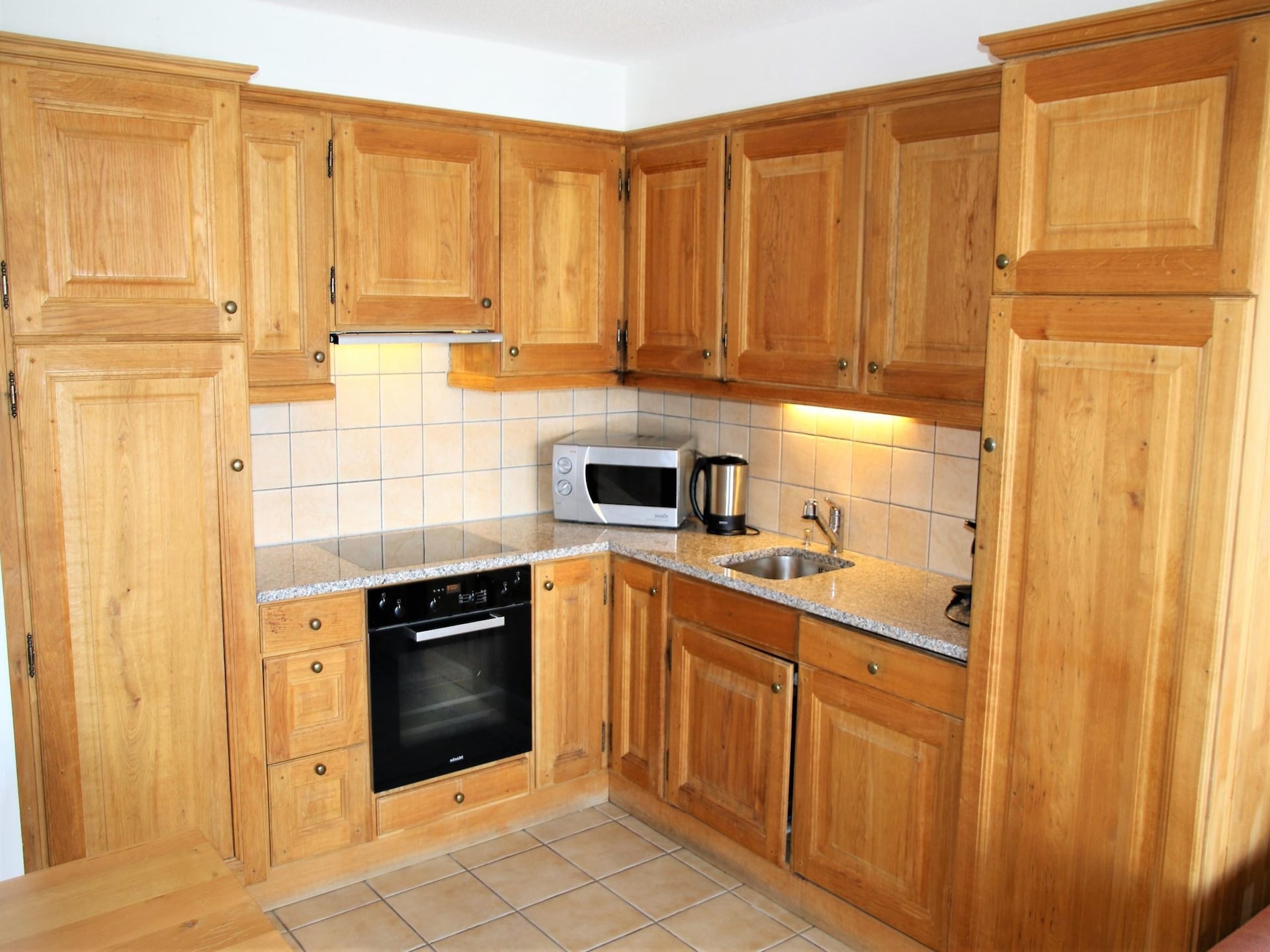 Compact bergappartement voor 4 in WALI, Zwitserland - foto 13