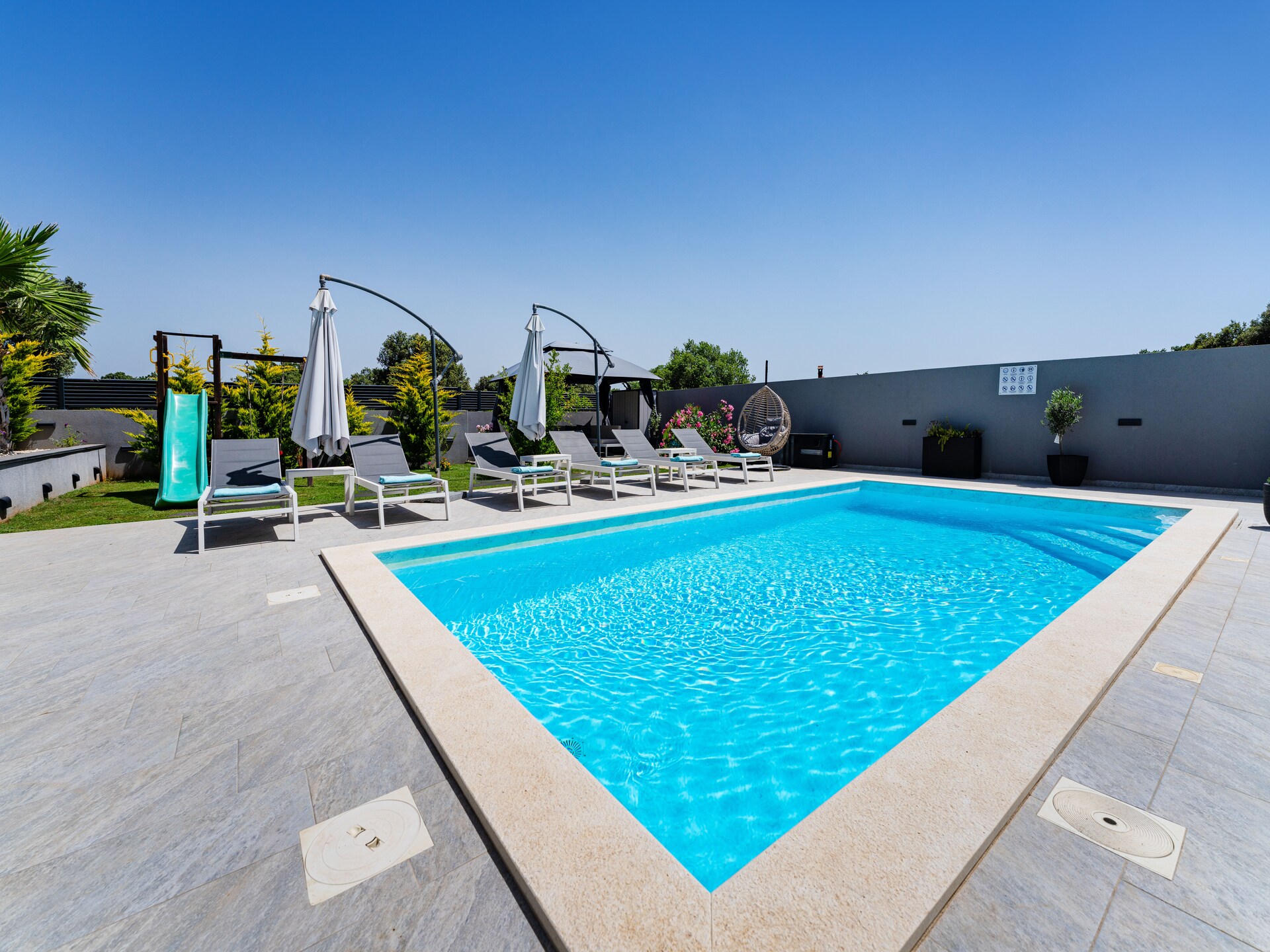 Villa Nina: Ruim familieparadijs met privézwembad nabij strand Zaton - foto 10